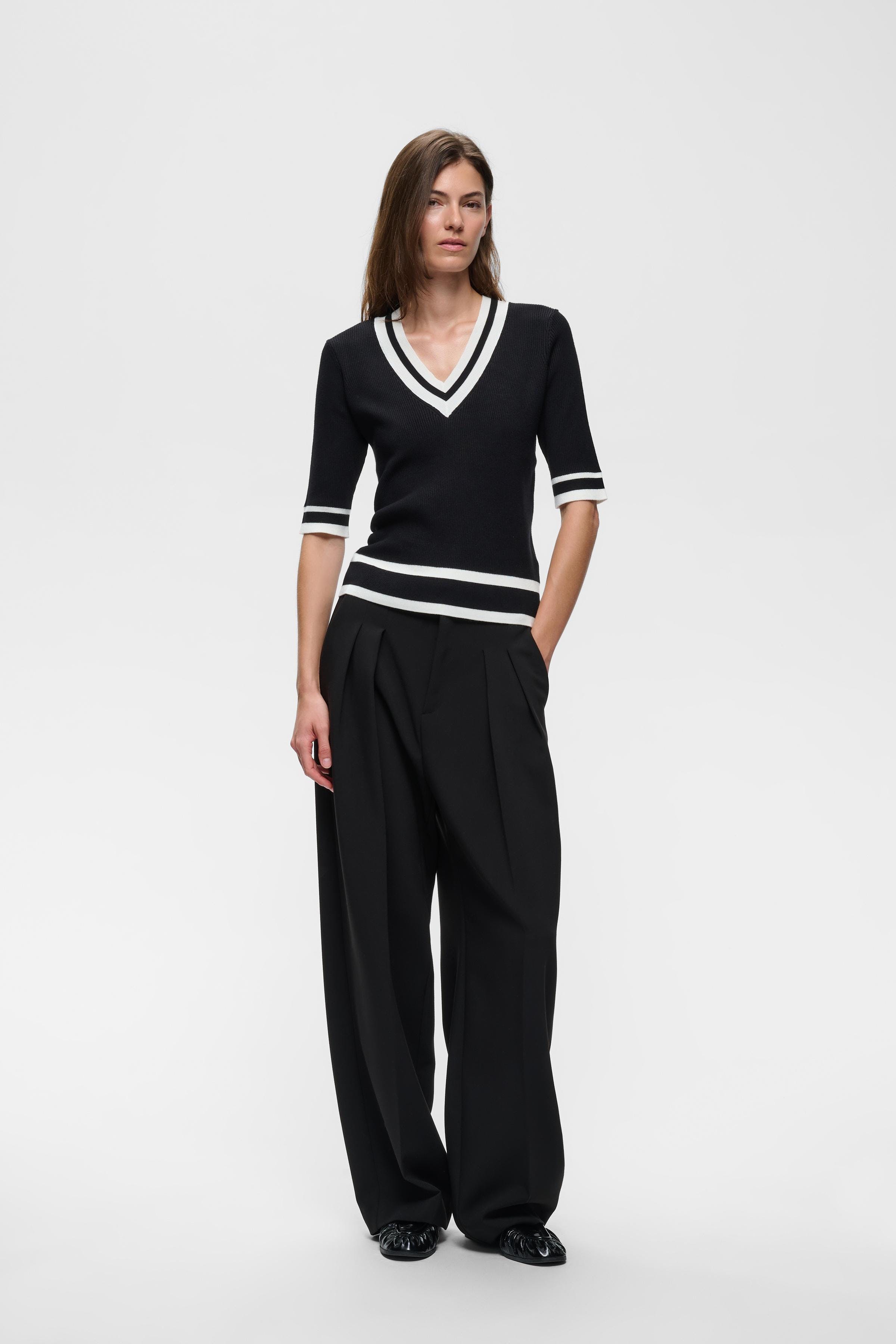 LeenahIW V-Neck Pullover LOOKBOOK FRONT 30110675-303487