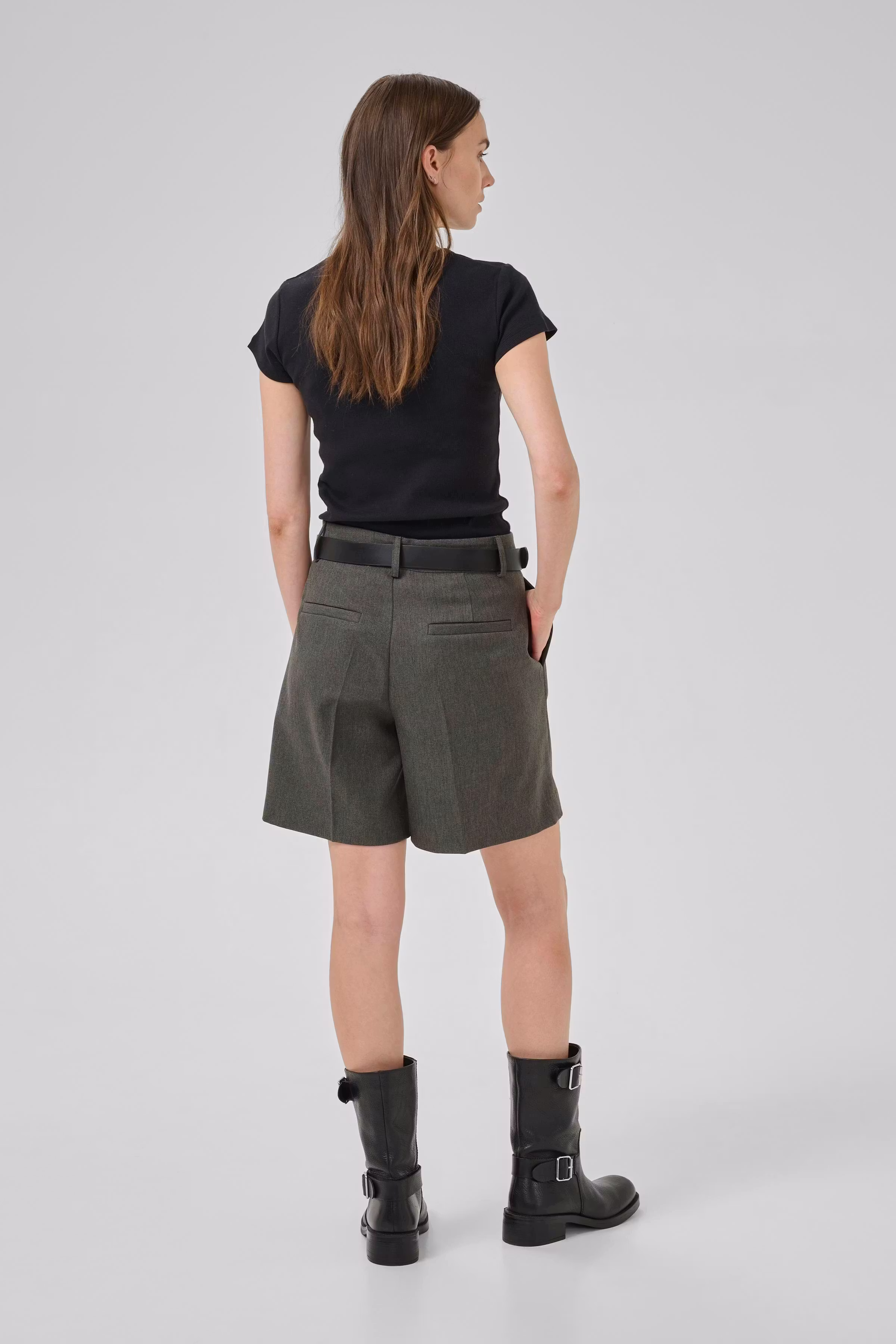 SpaceMW Shorts LOOKBOOK BACK 10705278-193906