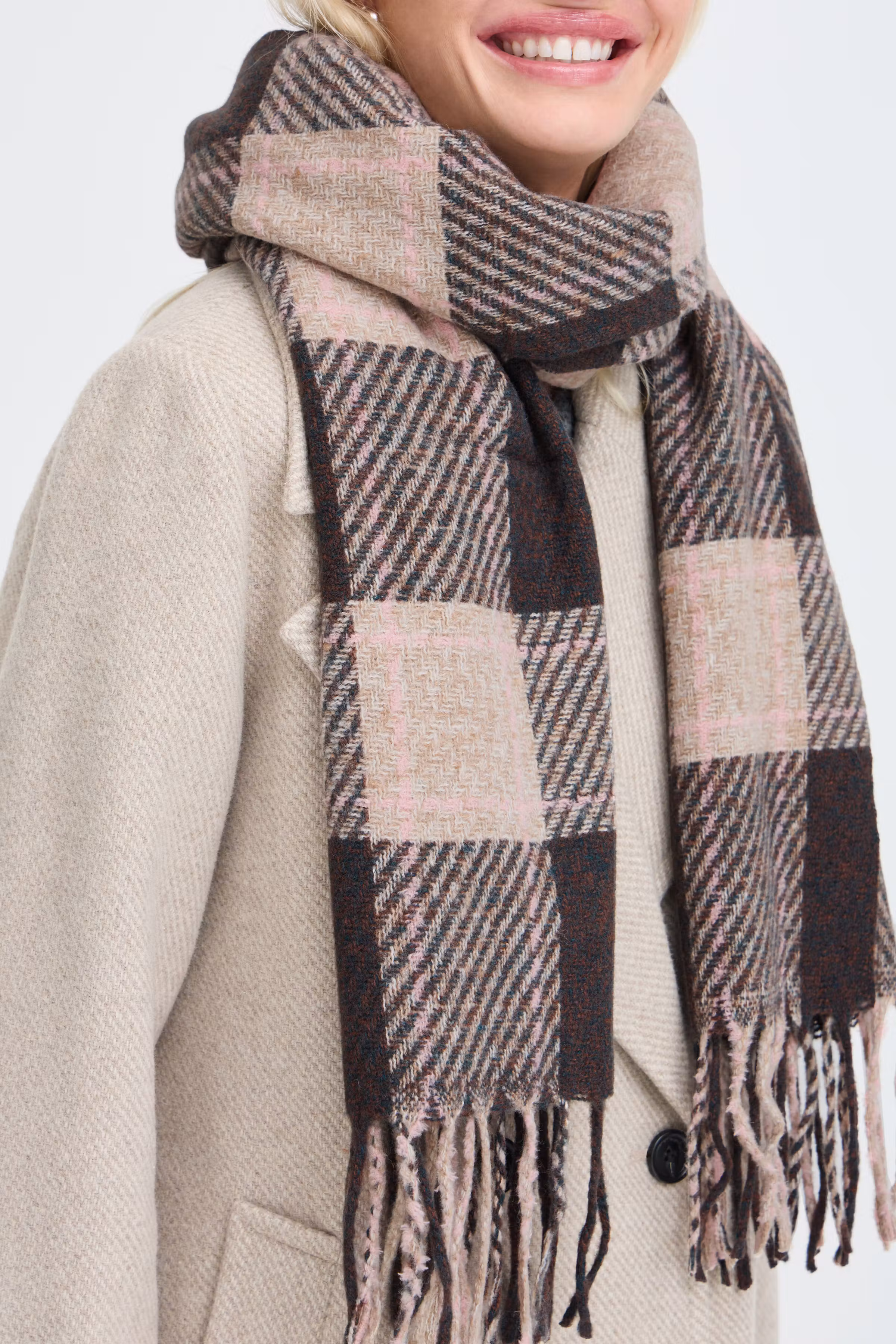 BYWALVIA Skjerf LOOKBOOK FRONT 20819627-900013537