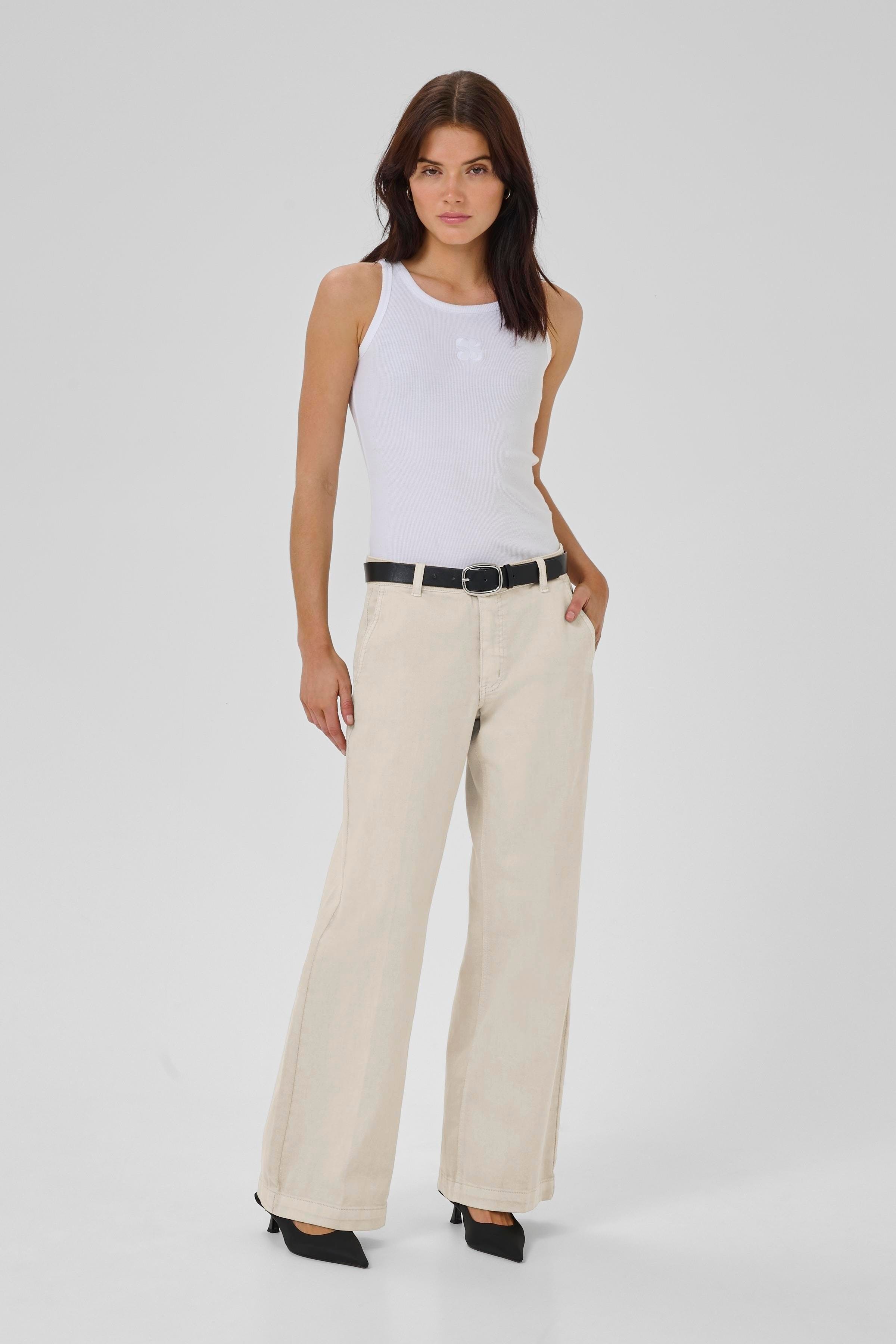 LaraMW Hose LOOKBOOK FRONT 10705225-130905