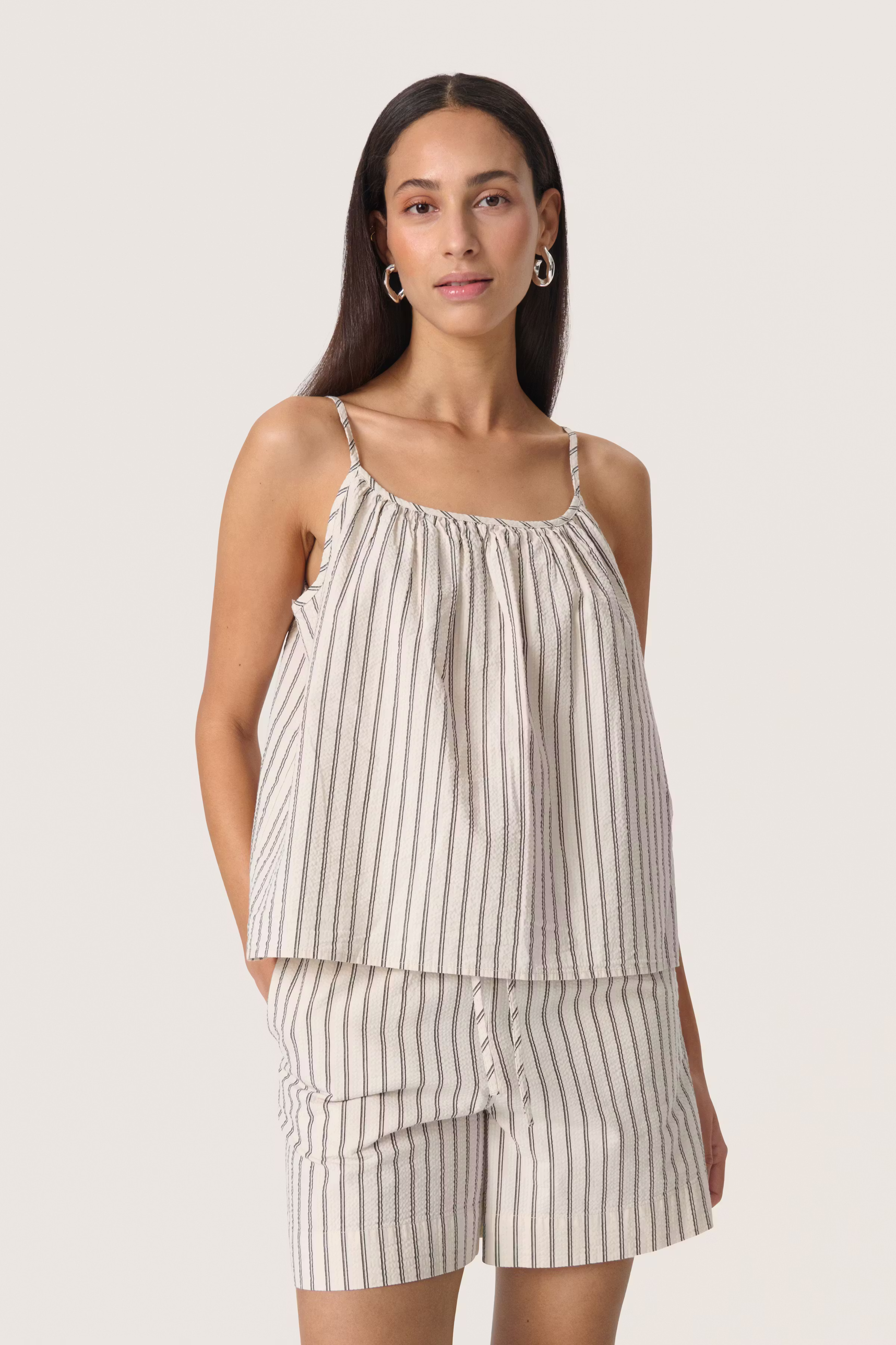 SLAnvitte Top LOOKBOOK FRONT 30408474-303927