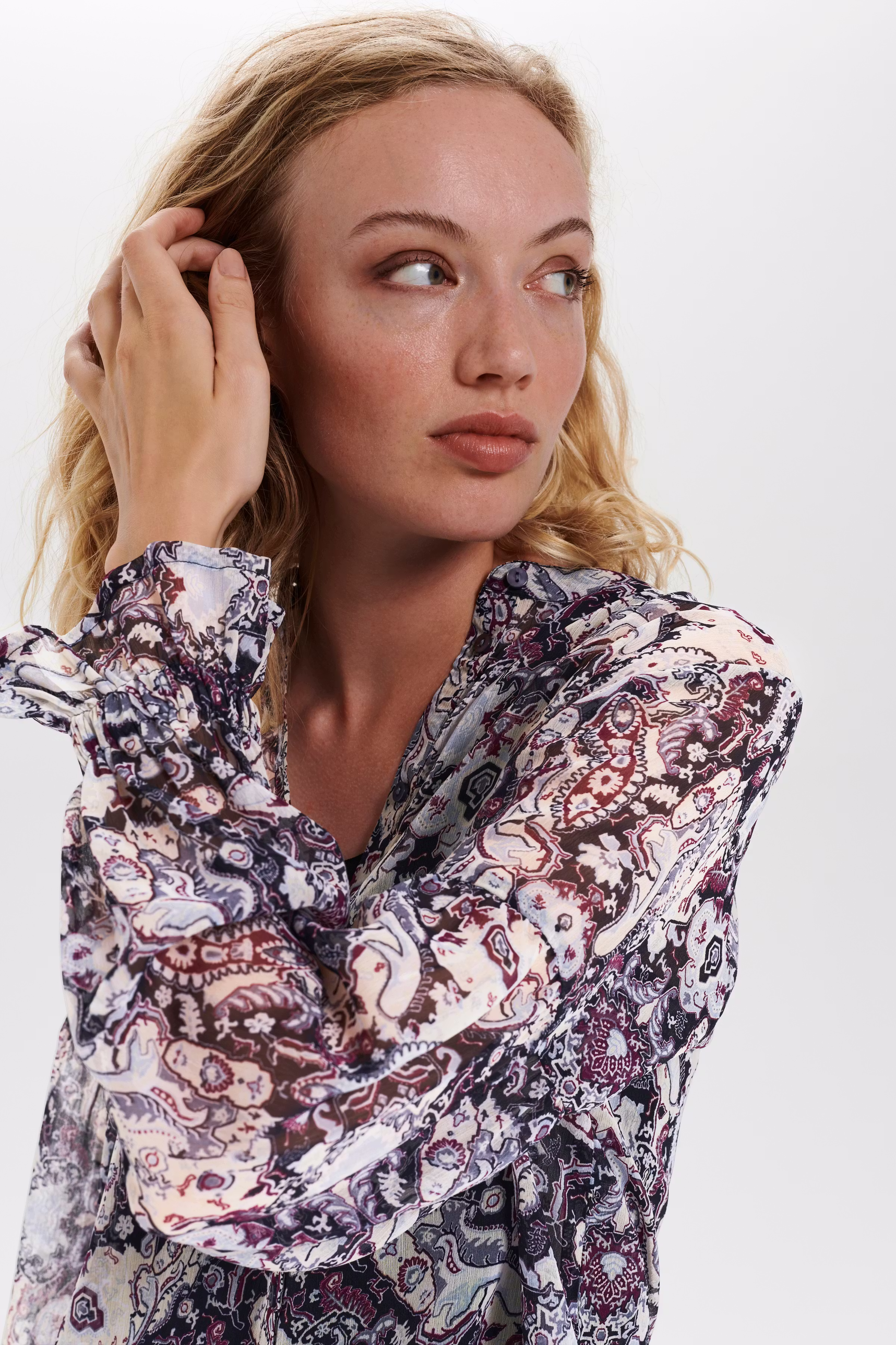 JacobeSZ Shirt

 LOOKBOOK DETAIL 30511558-600295