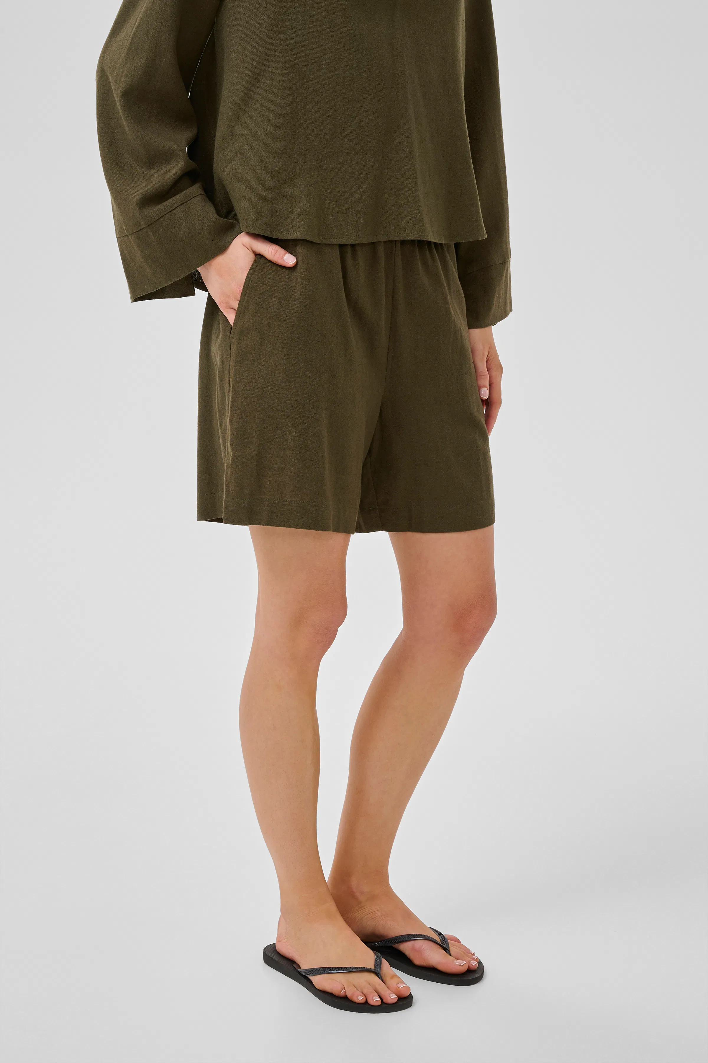 DiasMW Linen Shorts LOOKBOOK FRONT 10704702-190414