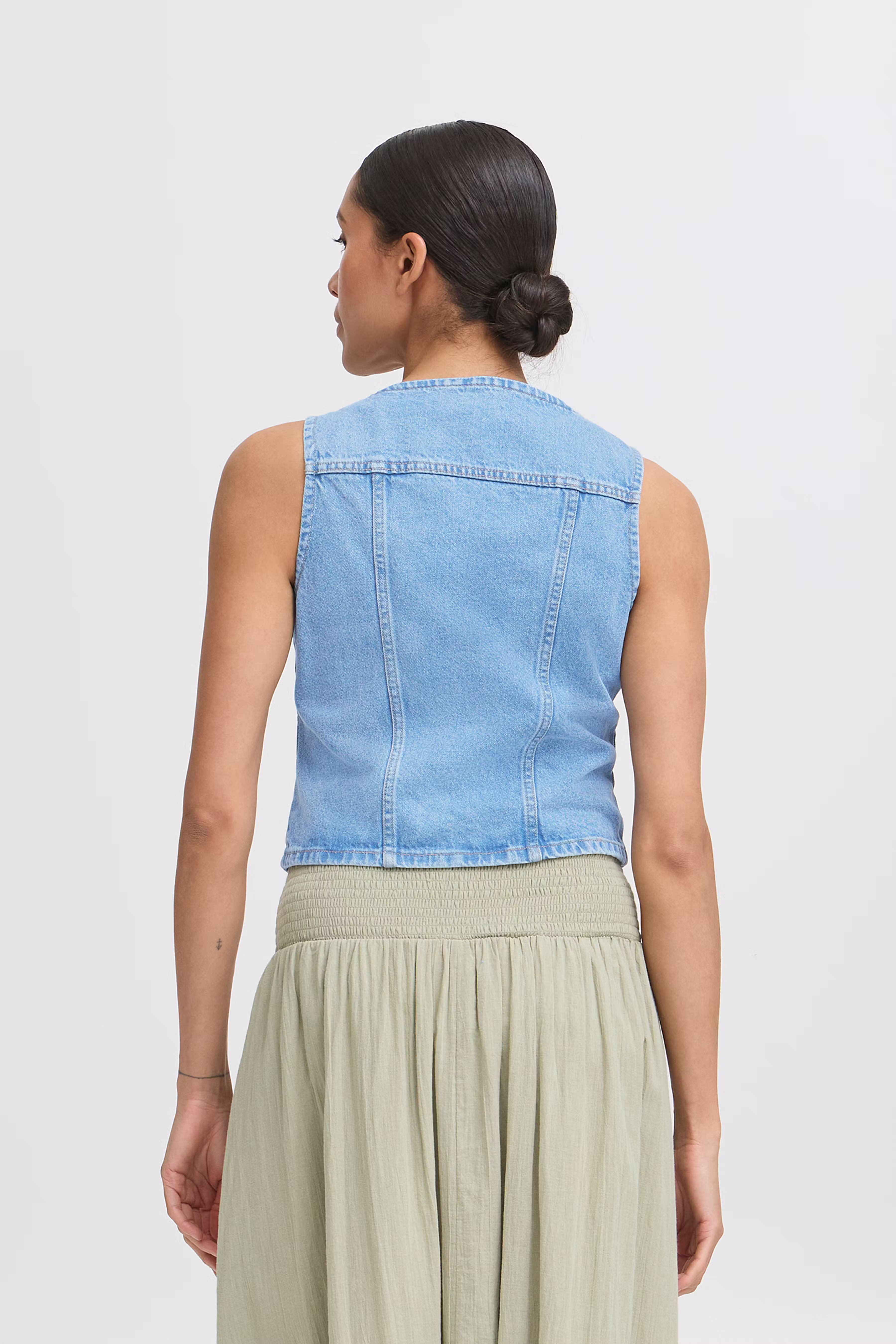 BYKALLIE Vest LOOKBOOK BACK 20816755-200460