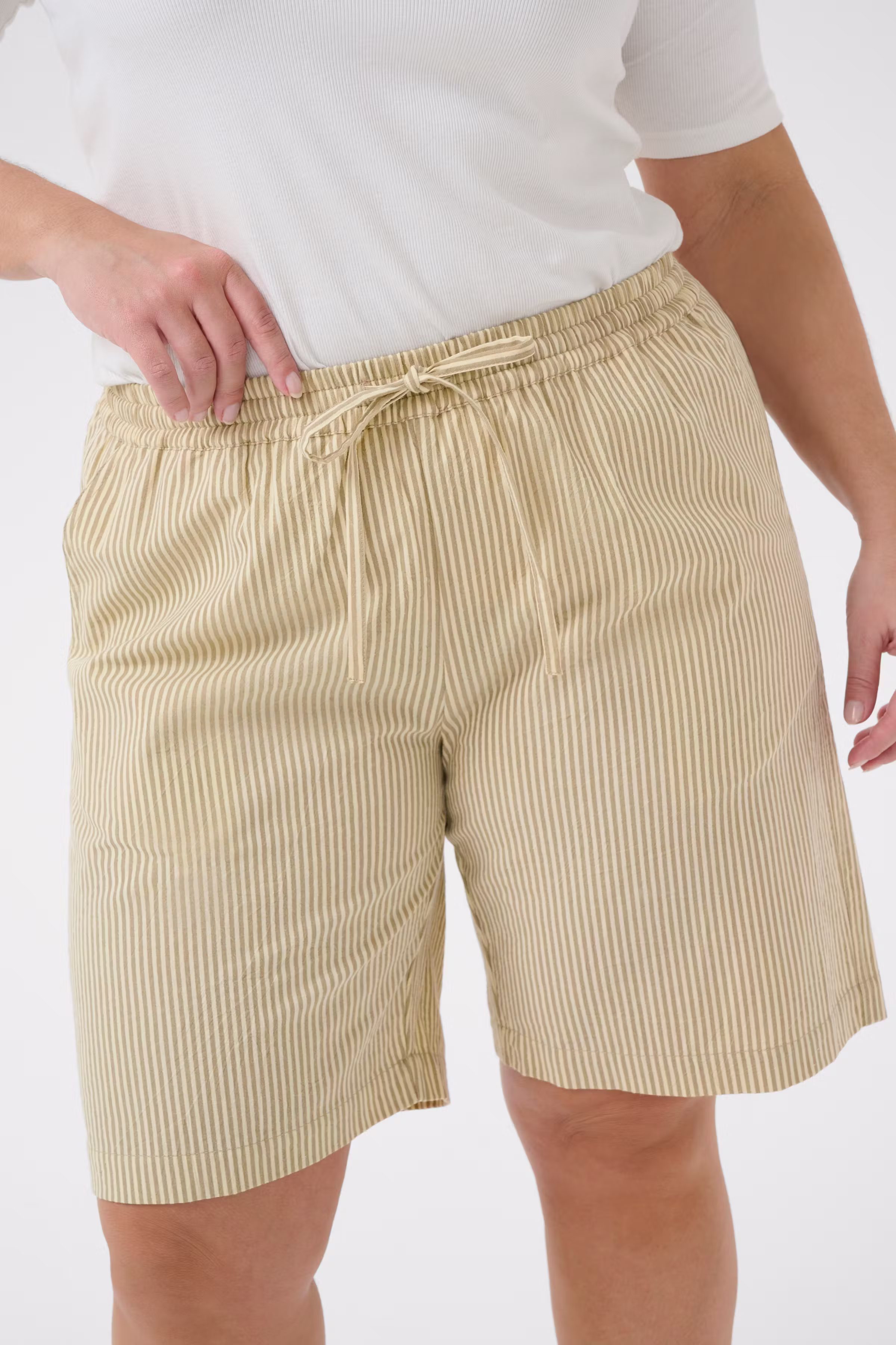 KCnana Shorts LOOKBOOK DETAIL 10583309-107706