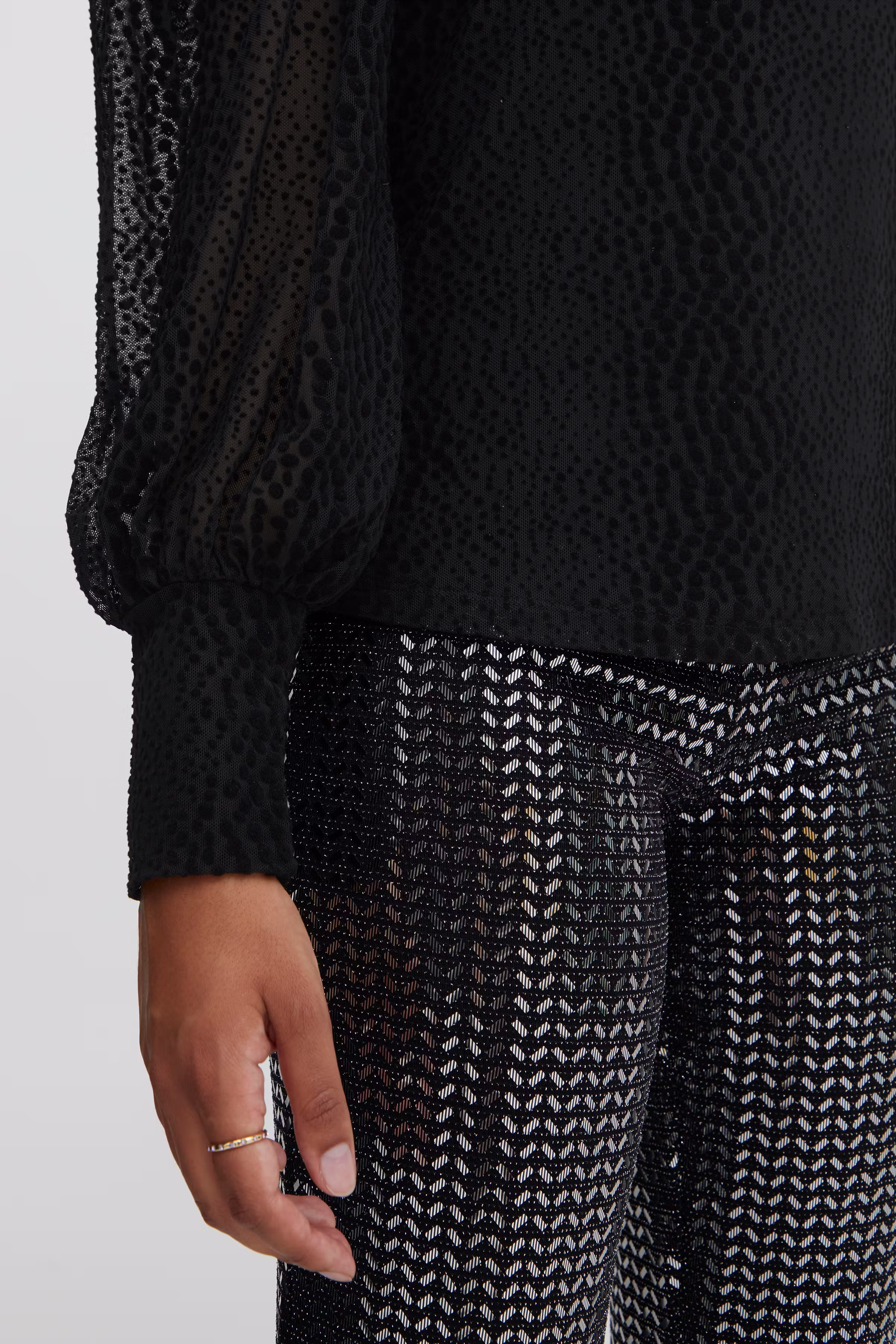 IHMELINA T-shirt LOOKBOOK DETAIL 20117707-194008