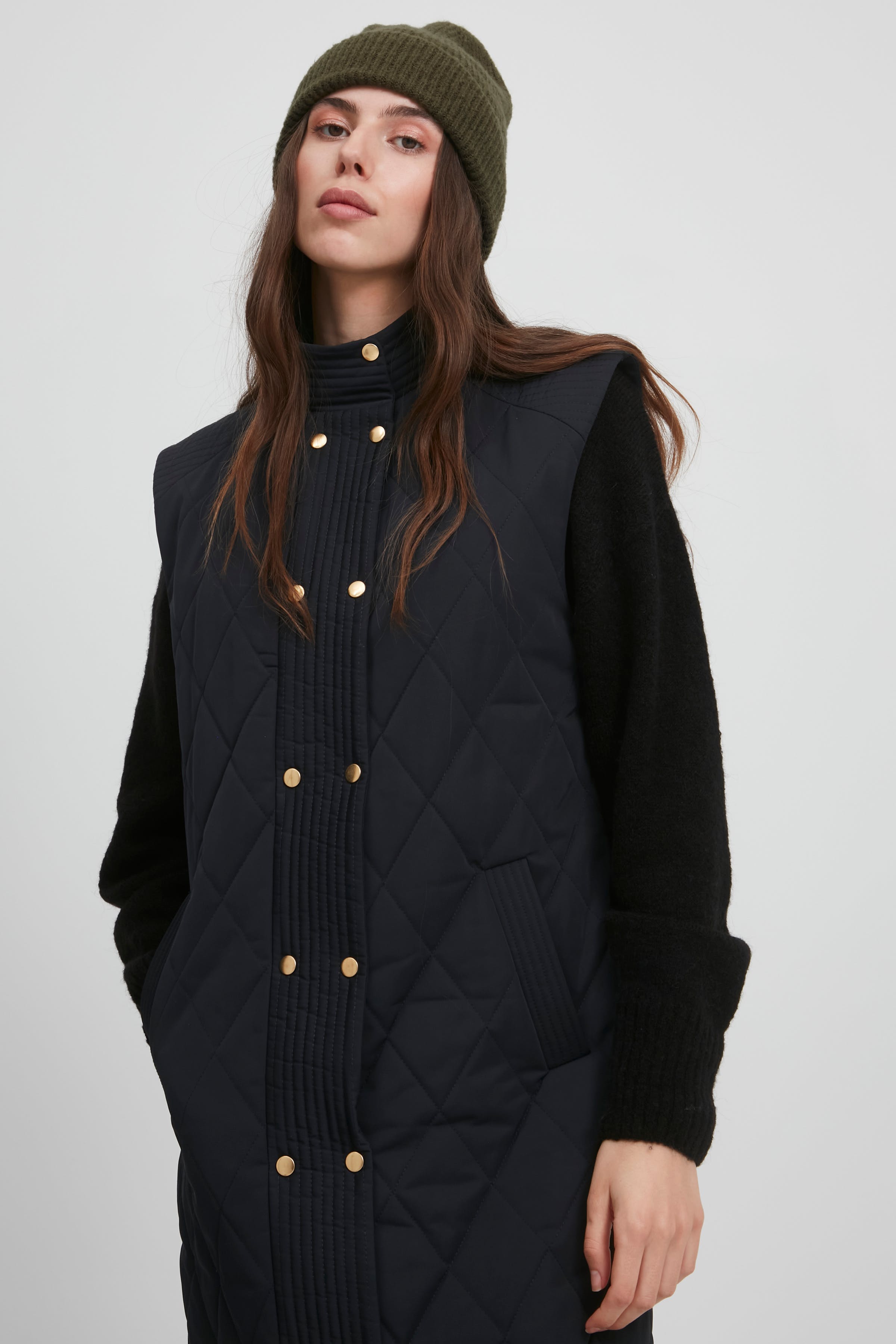 IAIVO Hatt LOOKBOOK FRONT 20110525-190512