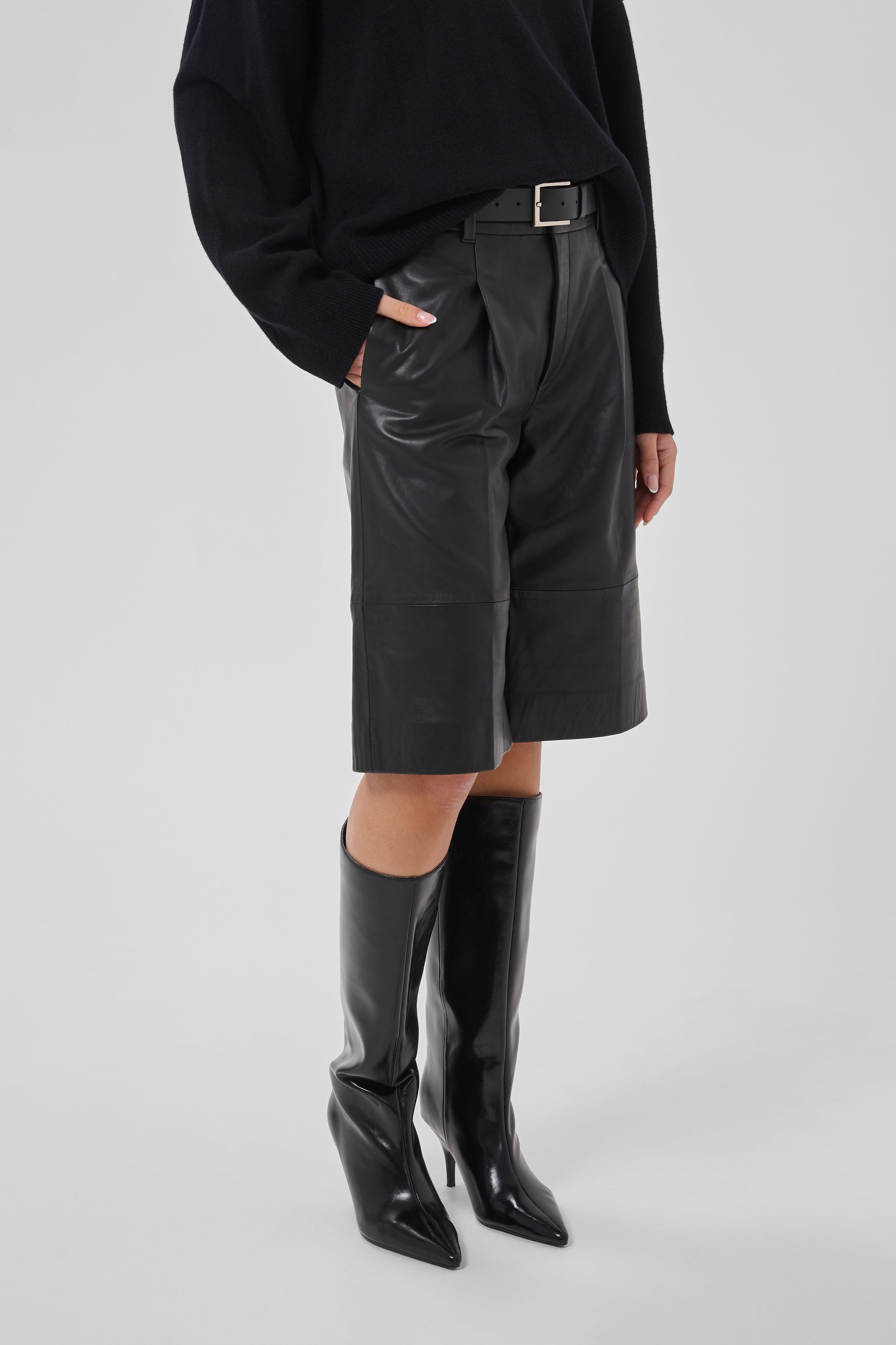 MWAkela Shorts LOOKBOOK FRONT 10705845-100031