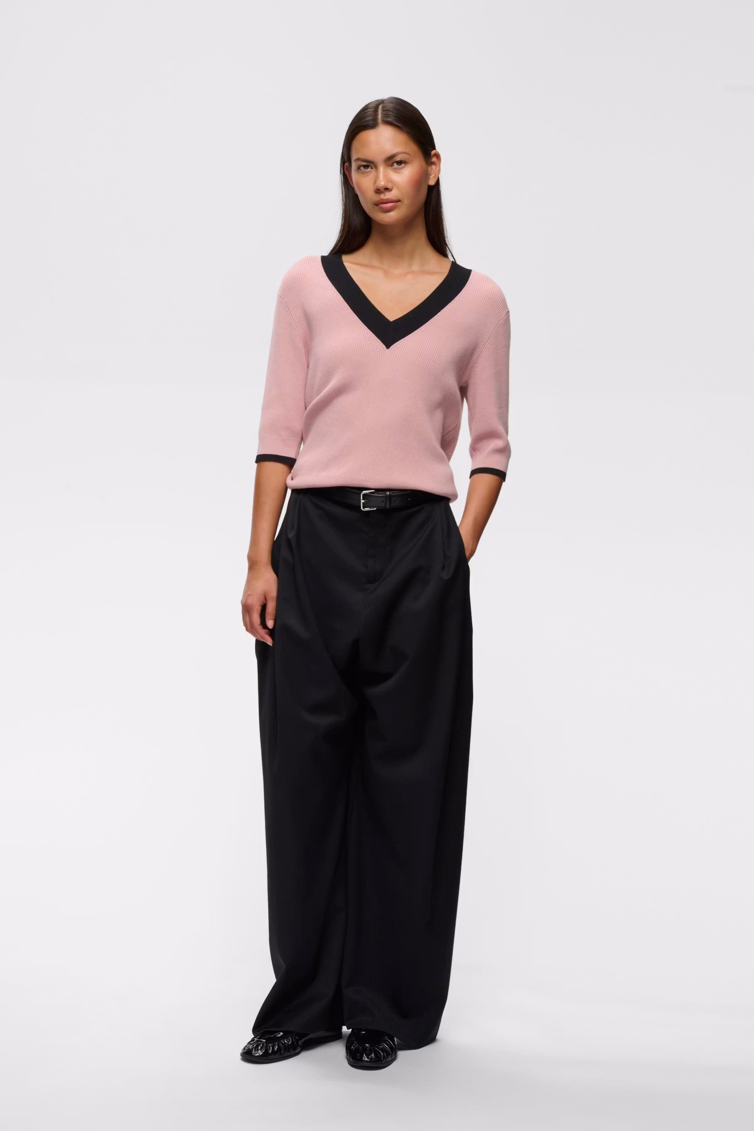 LeenahIW V-Neck Pullover LOOKBOOK FRONT 30110675-151607