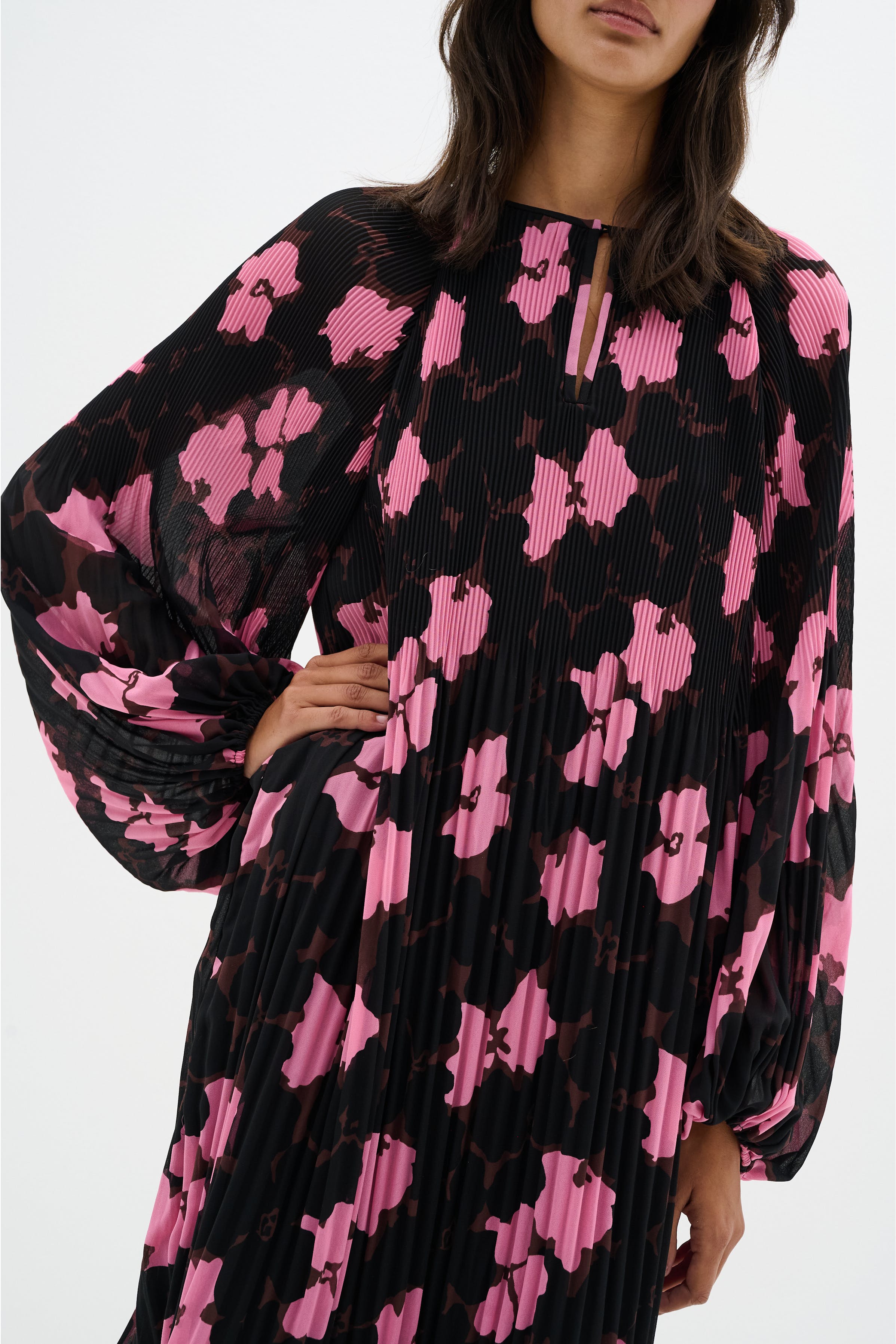 MendraIW kort Klänning LOOKBOOK DETAIL 30109663-303141