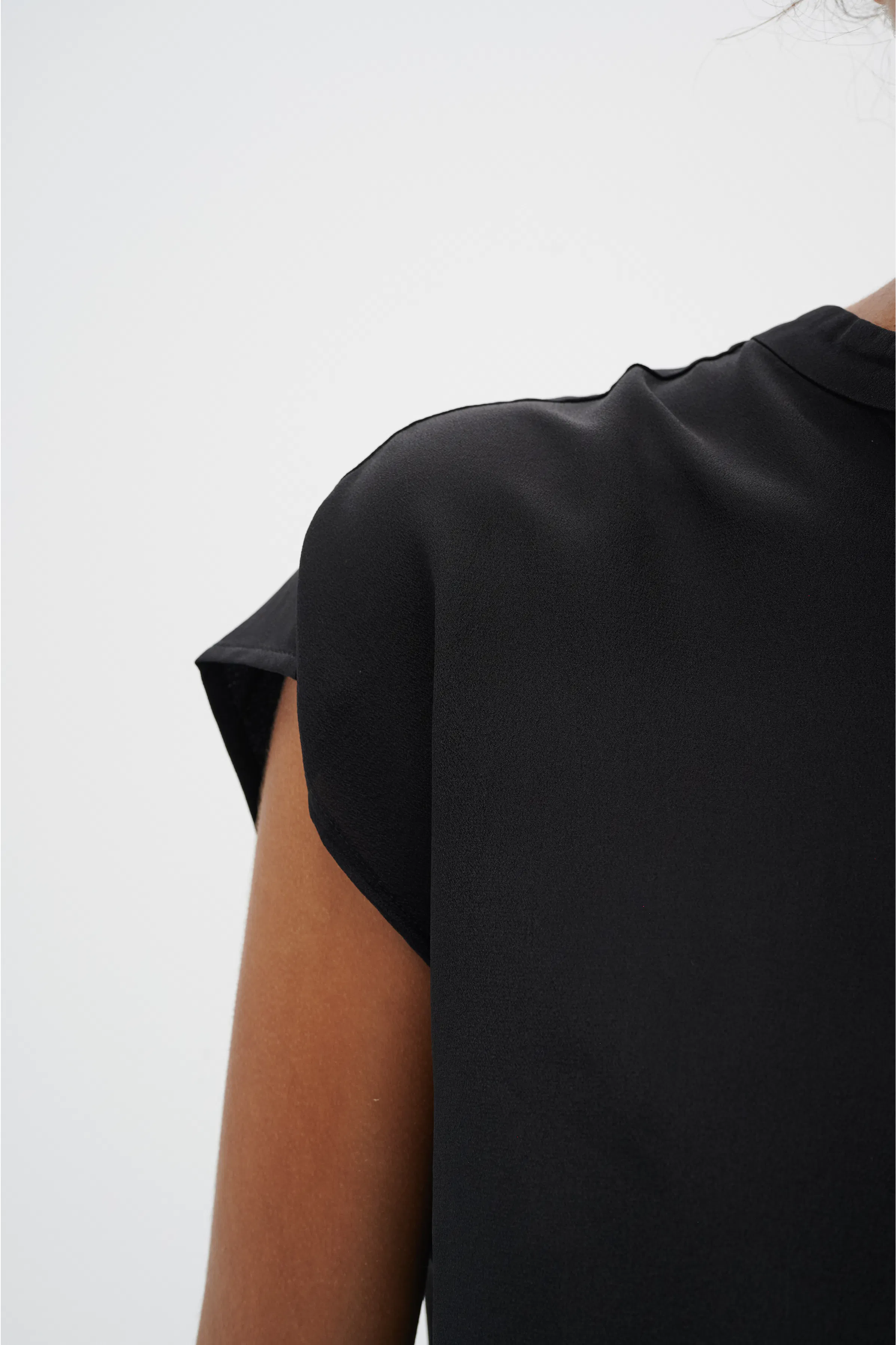 Lucie Top Silke Premium LOOKBOOK DETAIL 30104239-10050