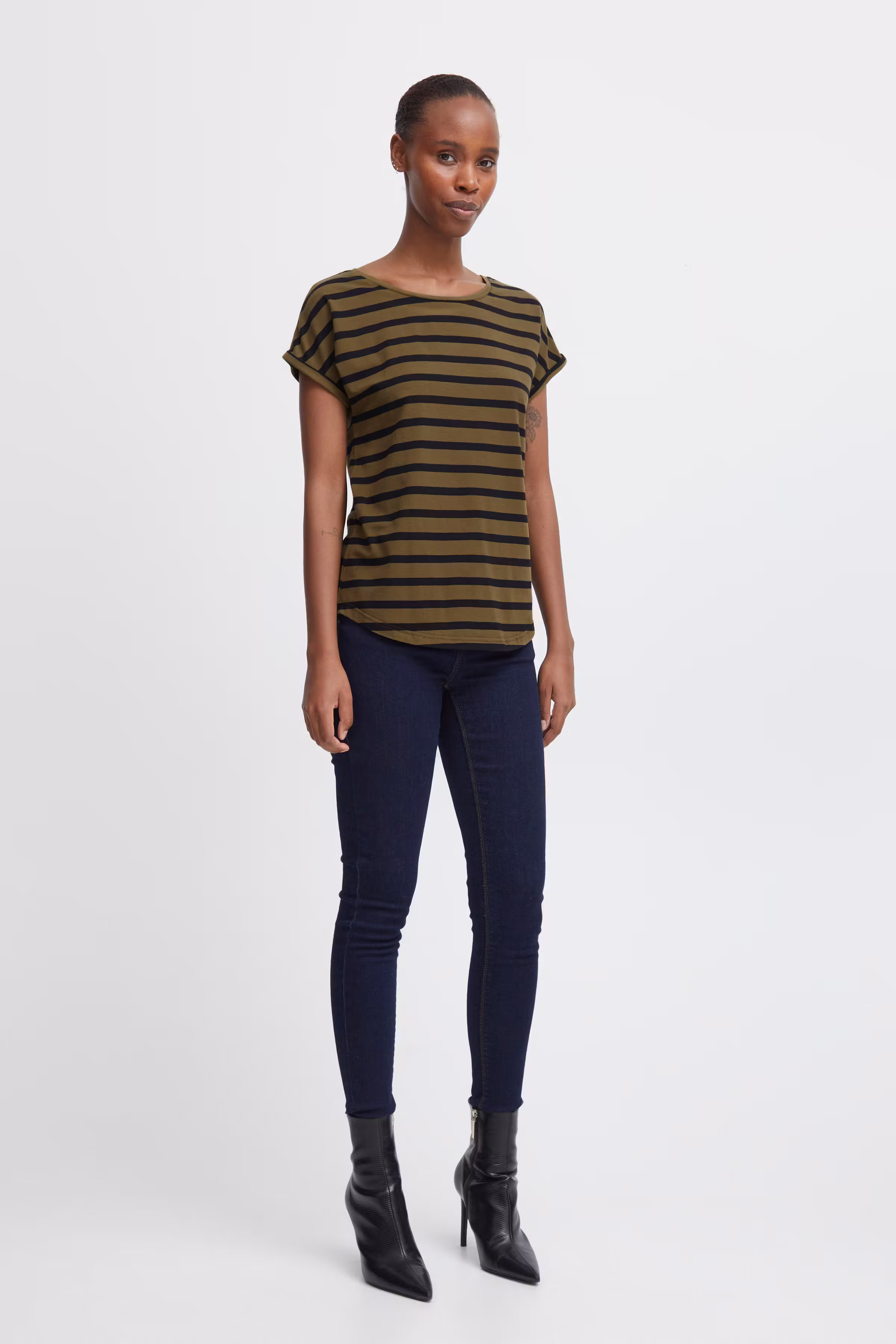 BYPAMILA T-shirt LOOKBOOK FRONT 20809561-201046