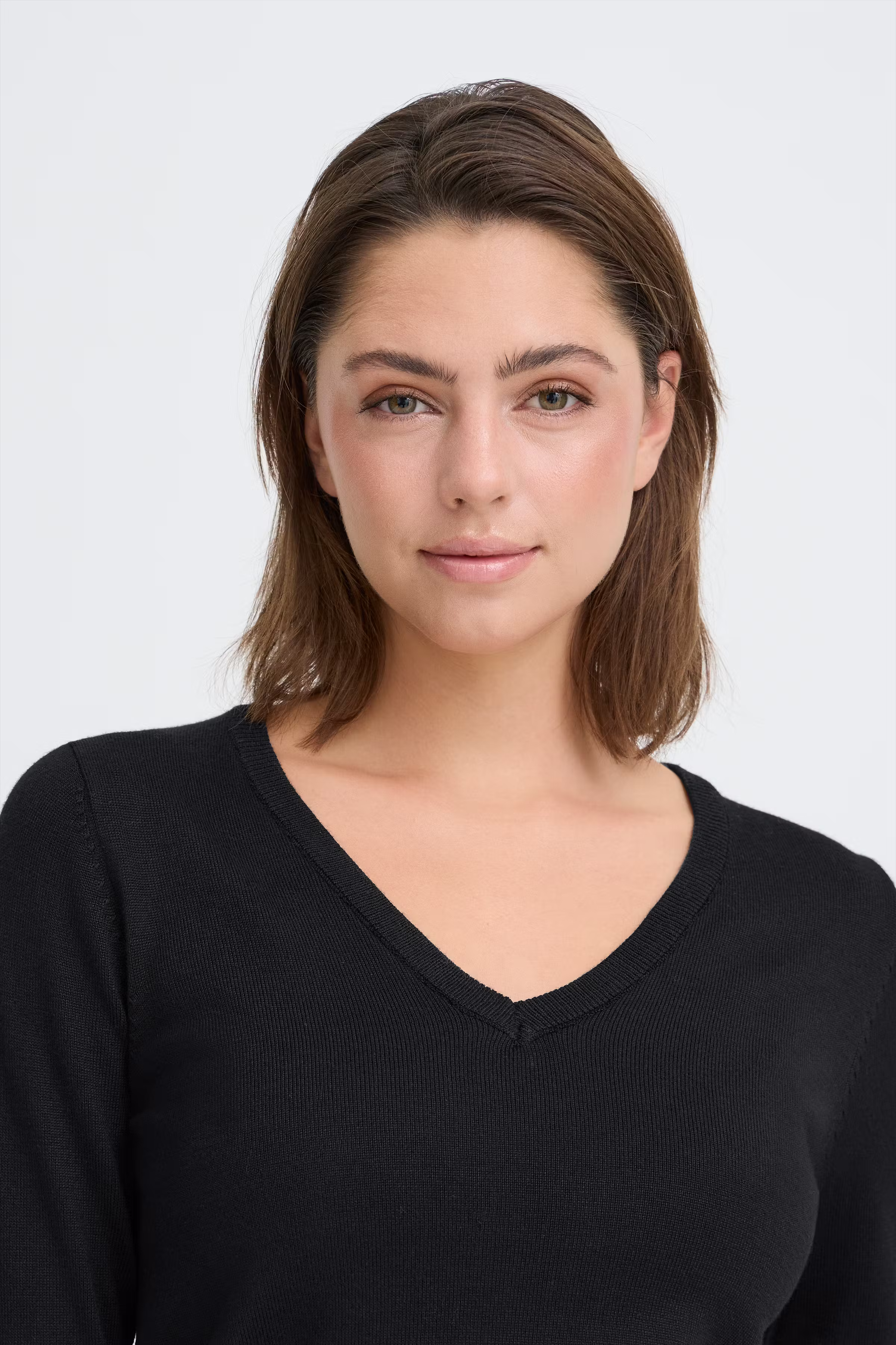 IHLULS V-Neck Pullover LOOKBOOK DETAIL 20125815-194008