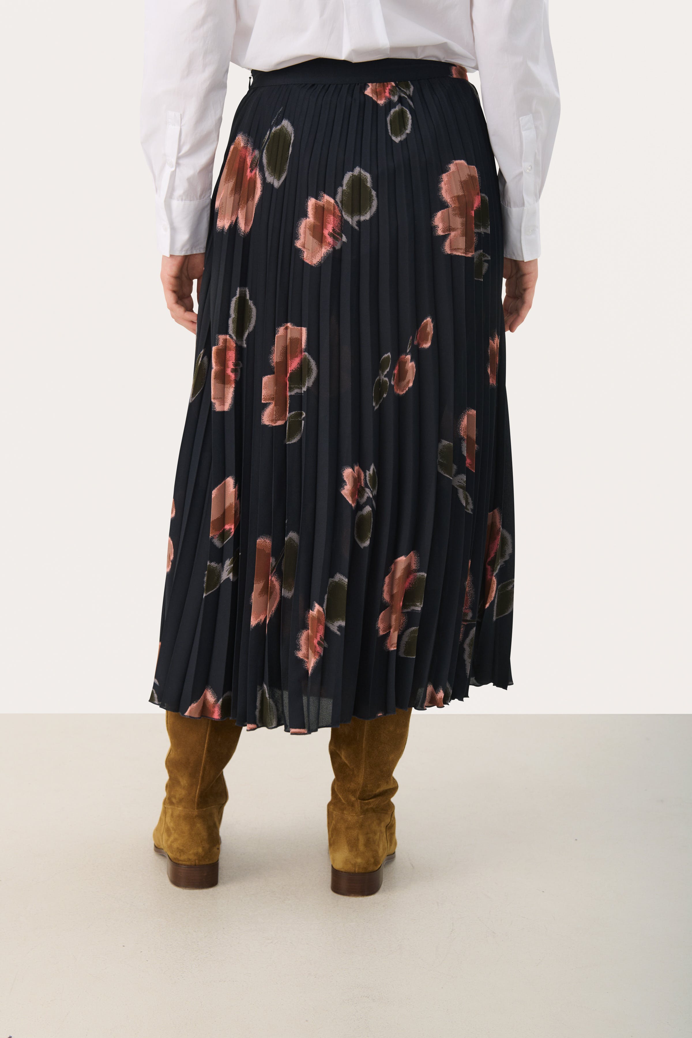 PriyankaPW Skirt LOOKBOOK BACK 30309261-303394