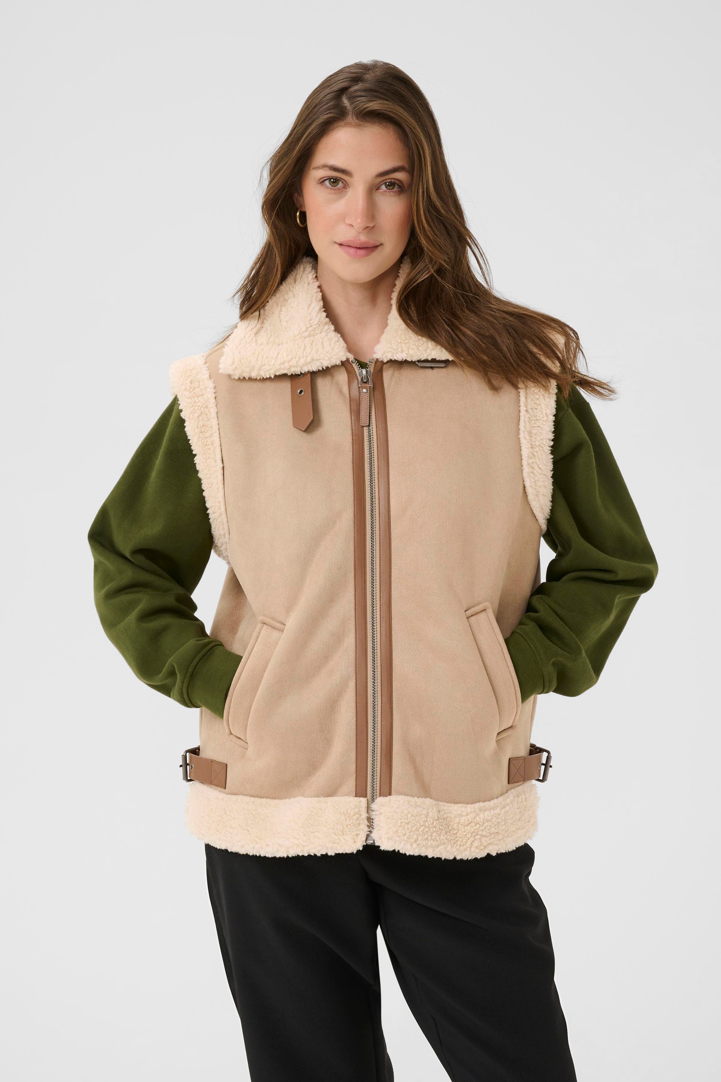 CRUma Warm waistcoat LOOKBOOK FRONT 10614264-161407