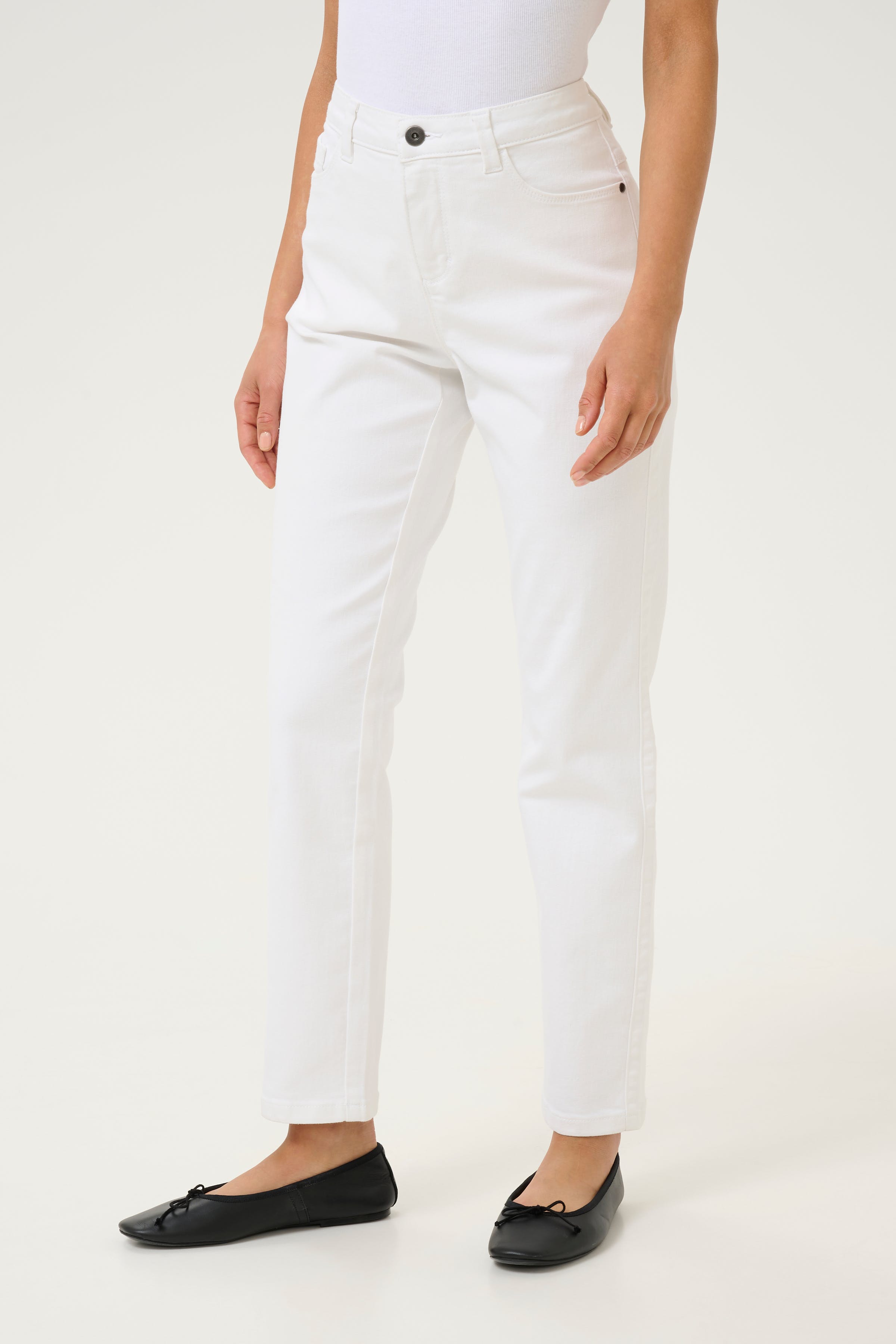 KAzelina Slim Jeans LOOKBOOK FRONT 10506253-110602