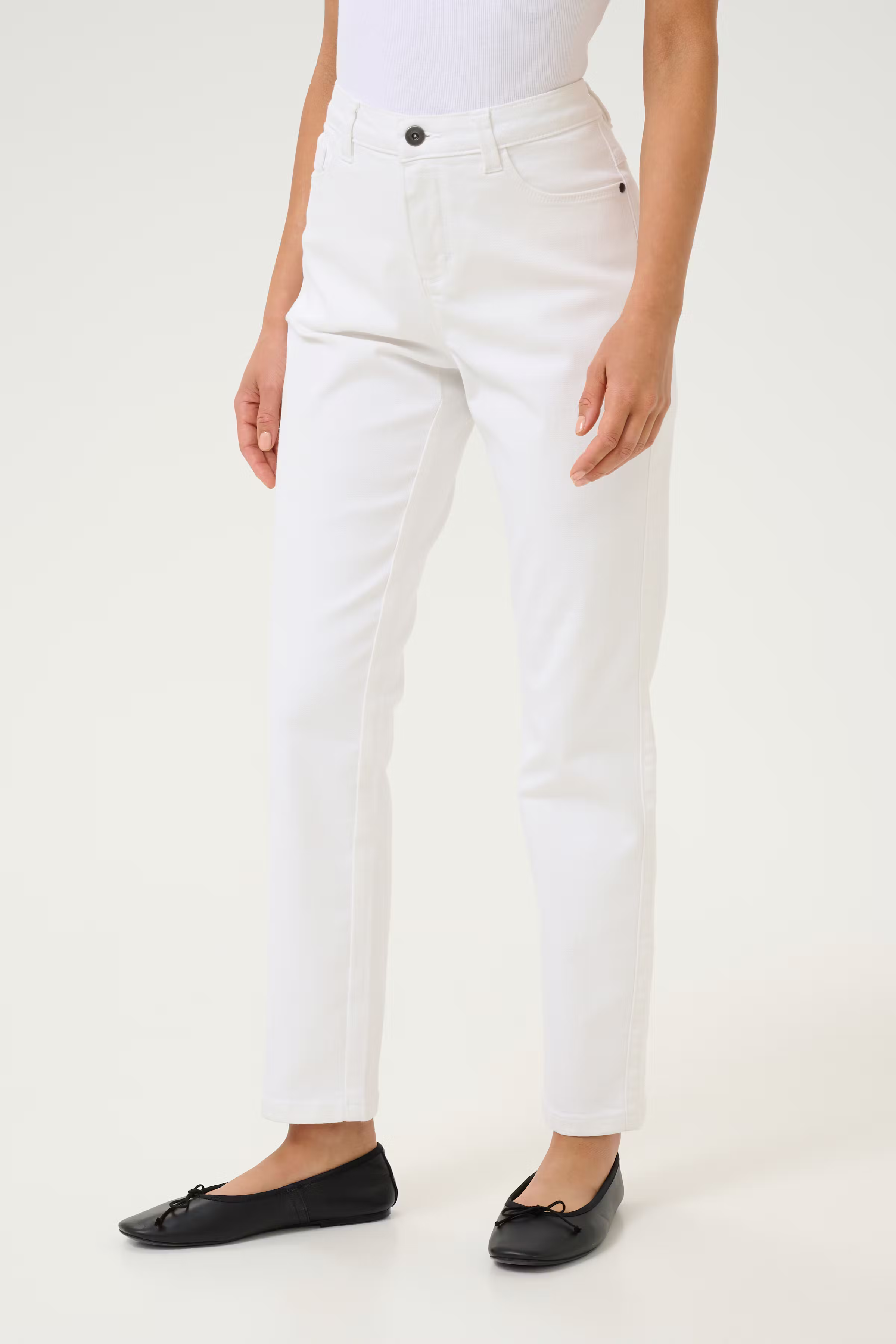 KAzelina Slim Jeans LOOKBOOK FRONT 10506253-110602