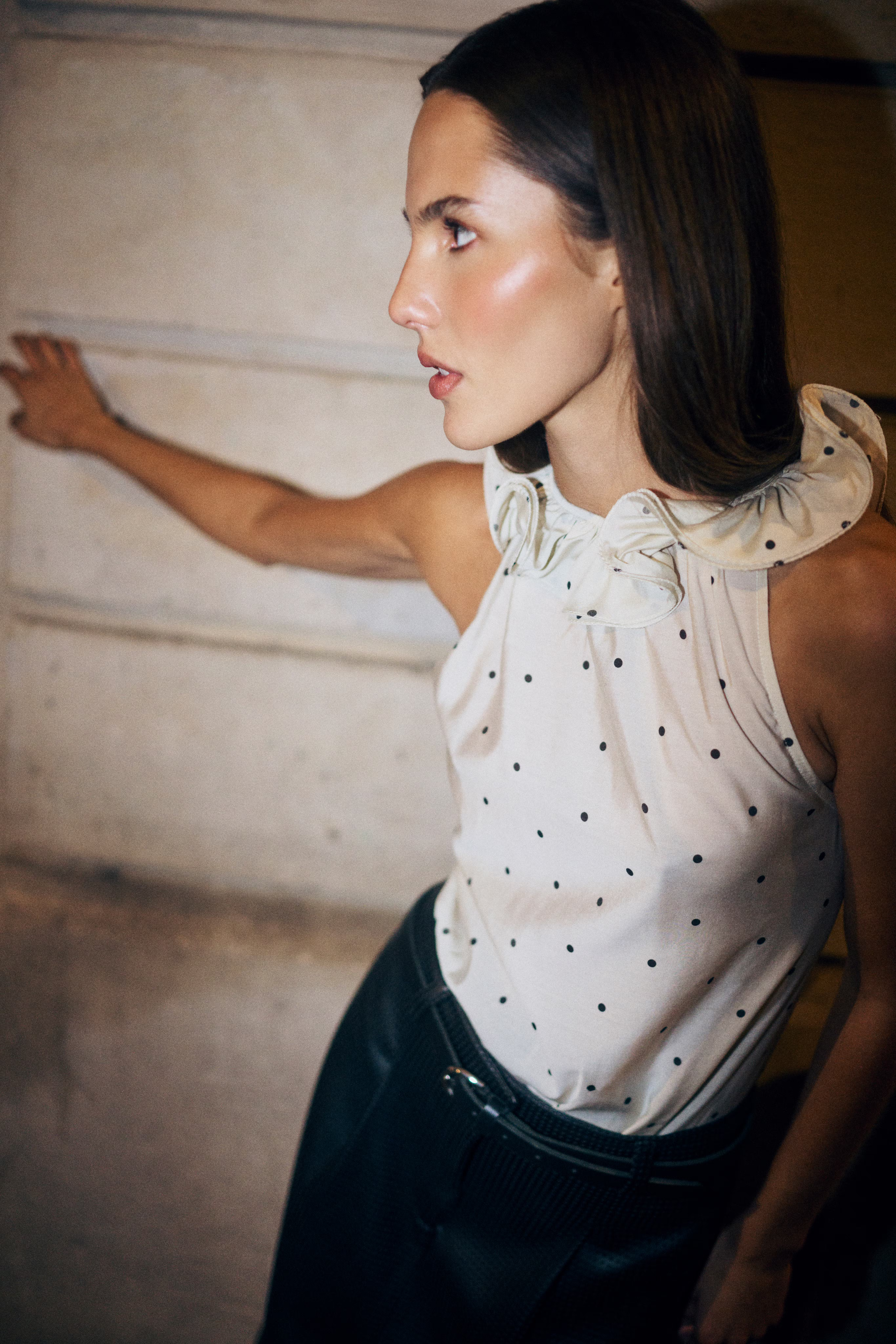 KBCaroline Top LOCATION NONE 10105720-108863