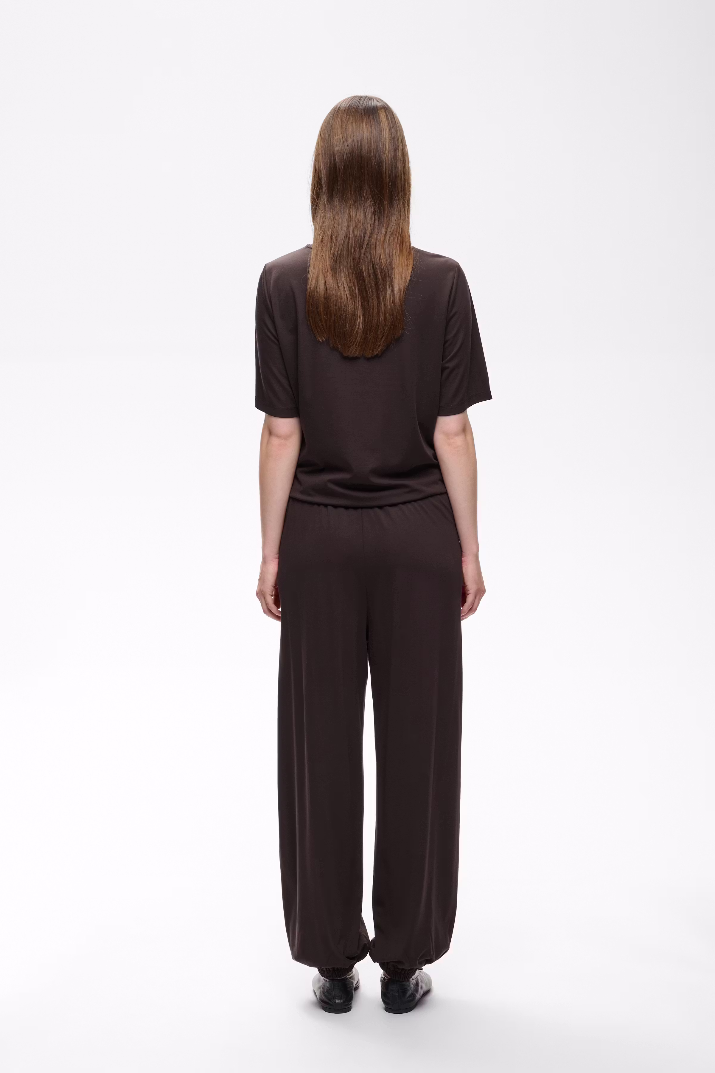 TrissaIW Hose LOOKBOOK BACK 30111340-191109