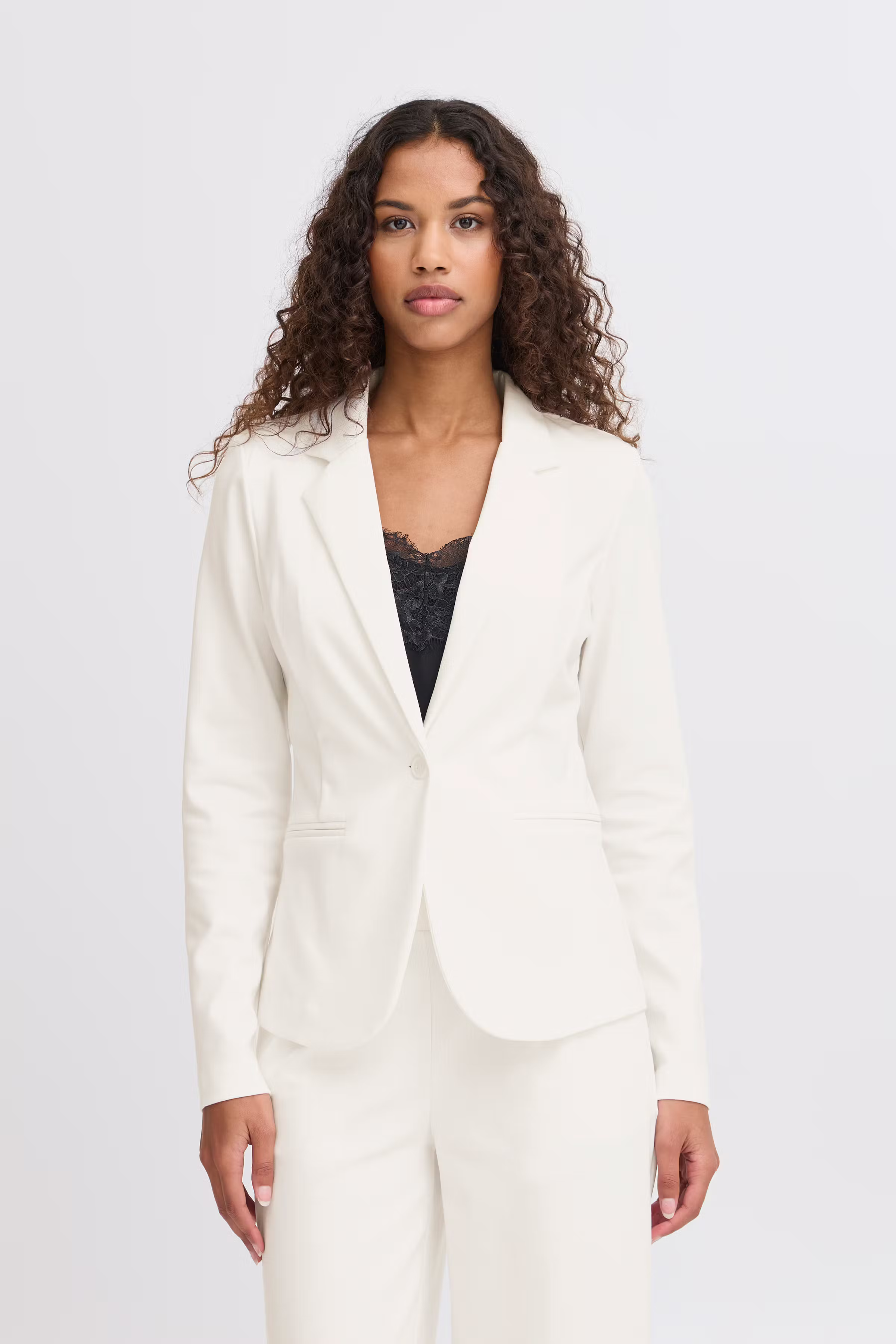 KateIH Blazer LOOKBOOK FRONT 20101801-10111