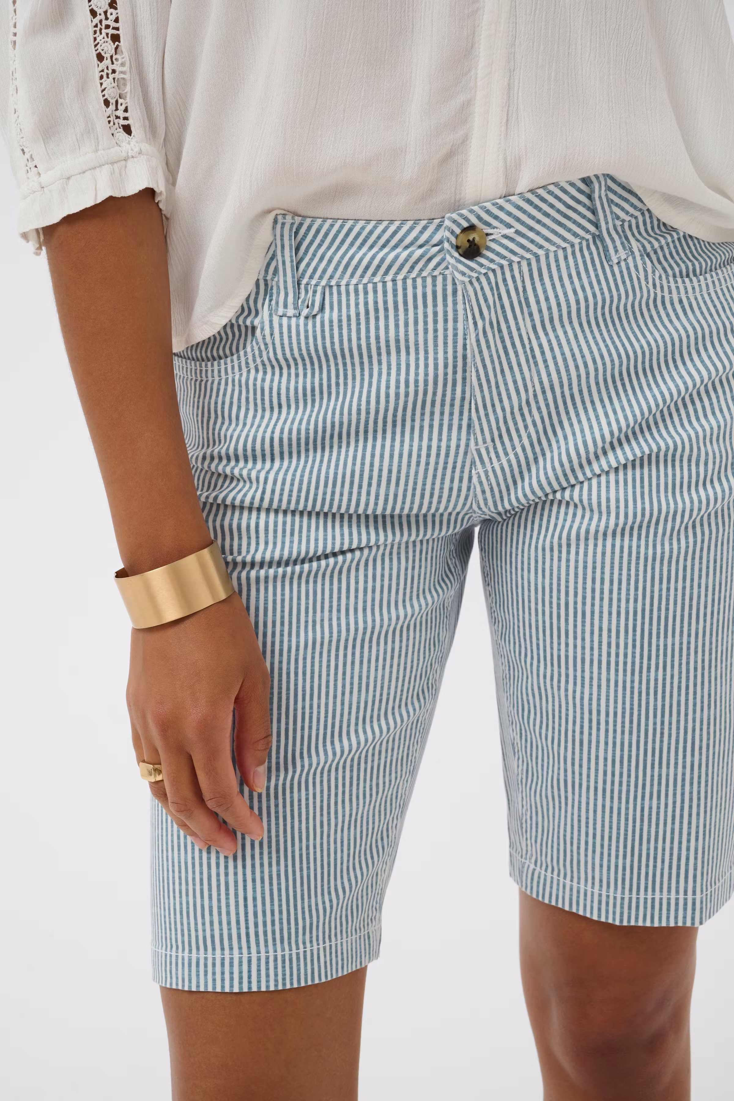 CRBerta Shorts LOOKBOOK DETAIL 10614874-108999