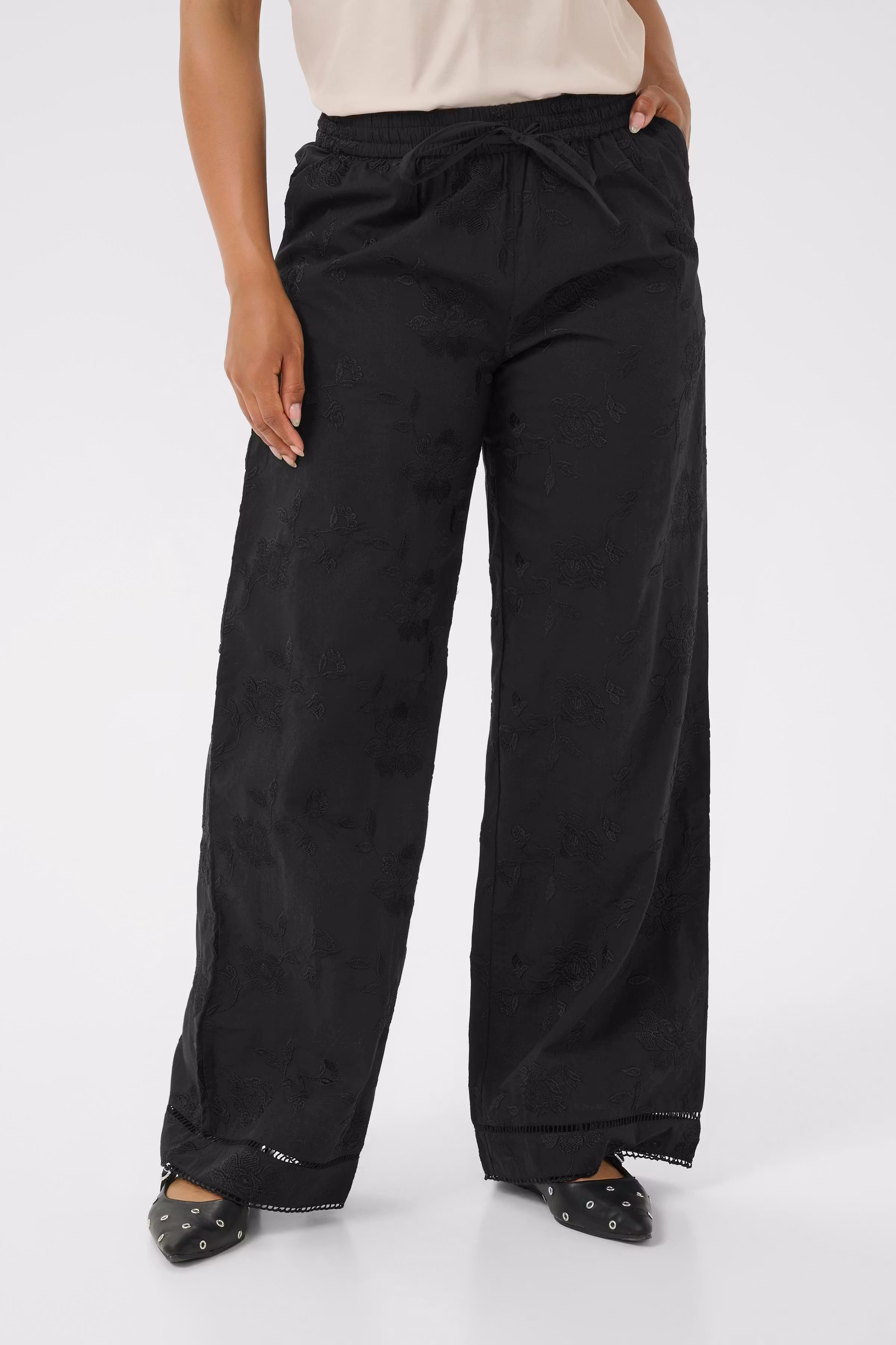 CRAnais Hose LOOKBOOK FRONT 10614318-100120
