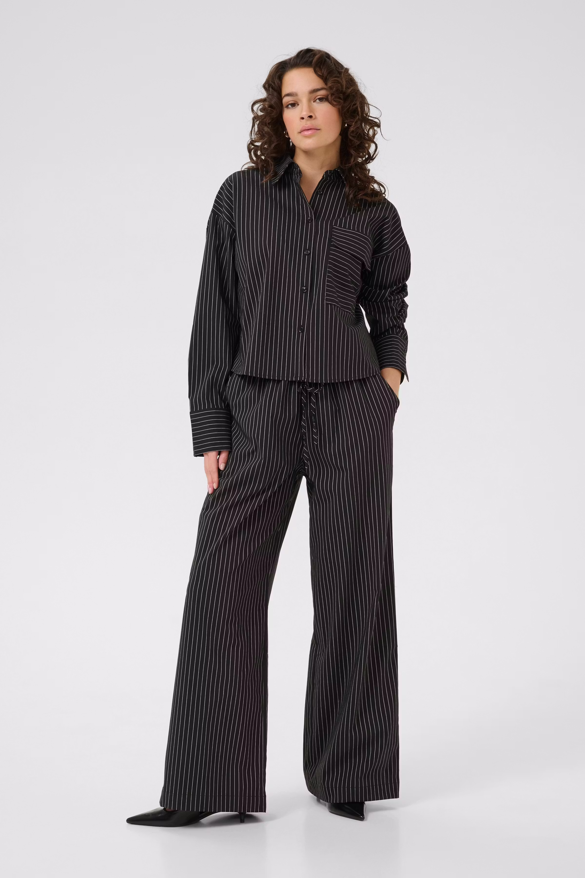 KAeliana Hose LOOKBOOK FRONT 10510610-108244