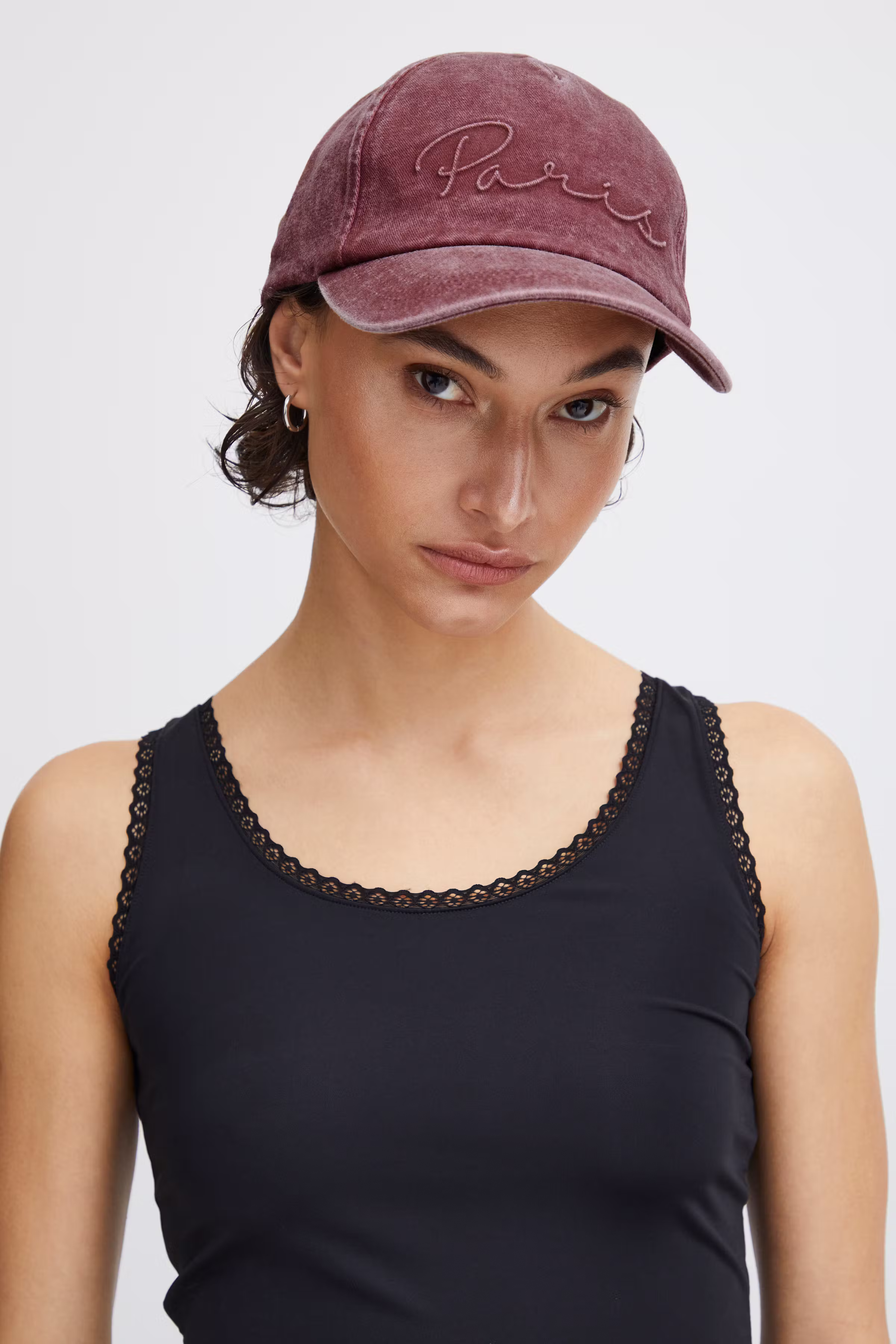 IAPARIS Caps LOOKBOOK FRONT 20119782-191627