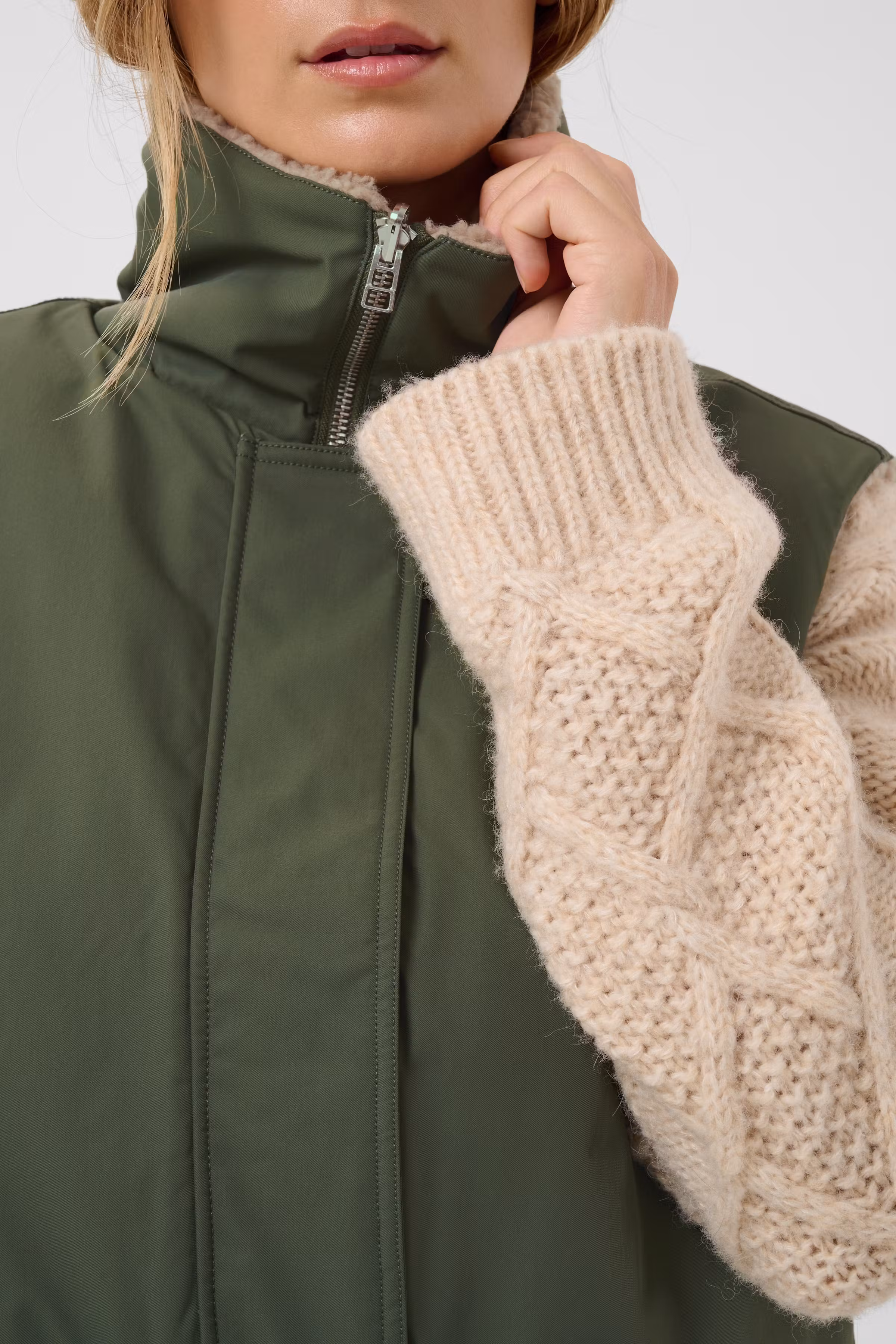 CathlinPW Warm waistcoat LOOKBOOK DETAIL 30310745-190312