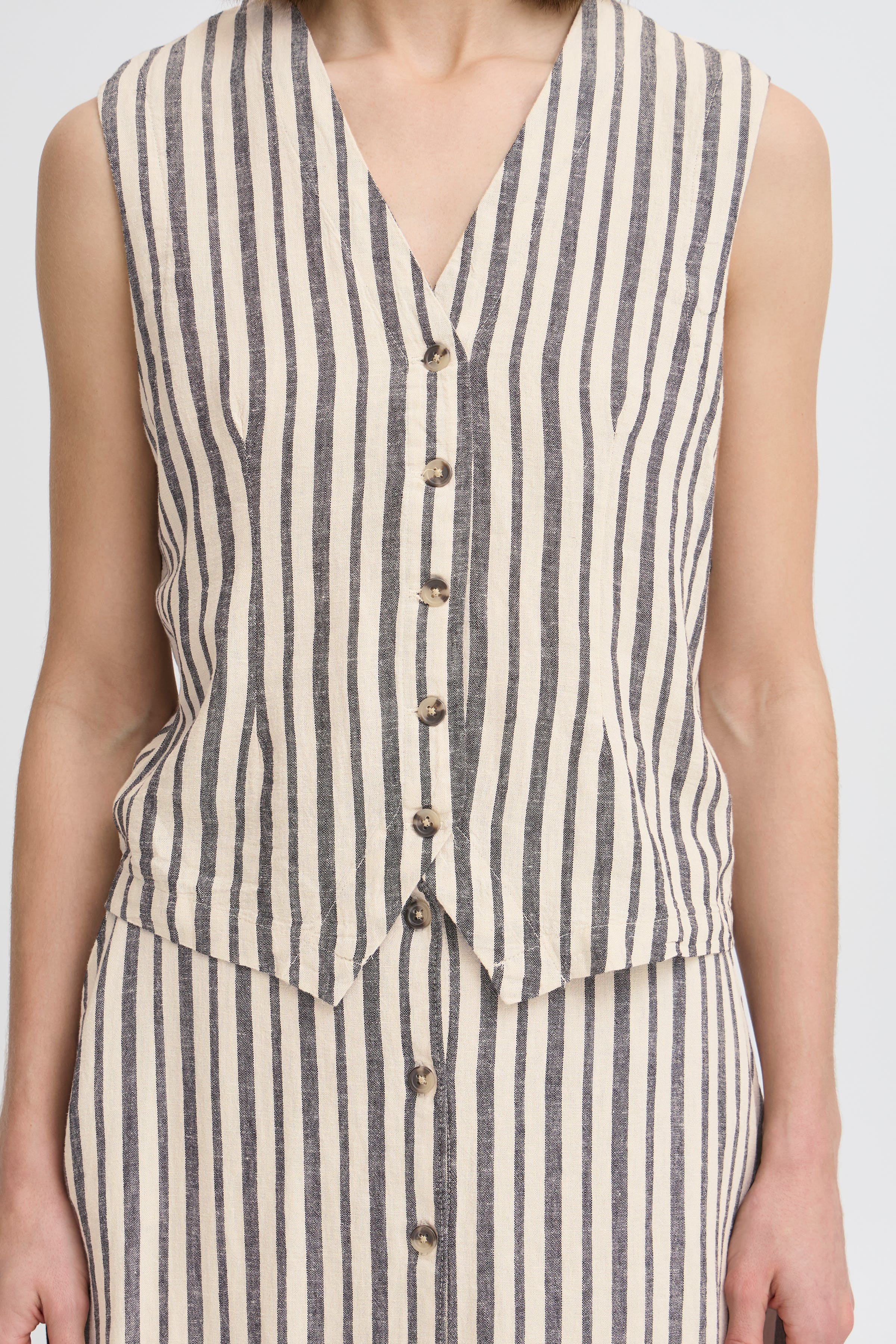 BYFALAKKA Waistcoat LOOKBOOK DETAIL 20816601-204794