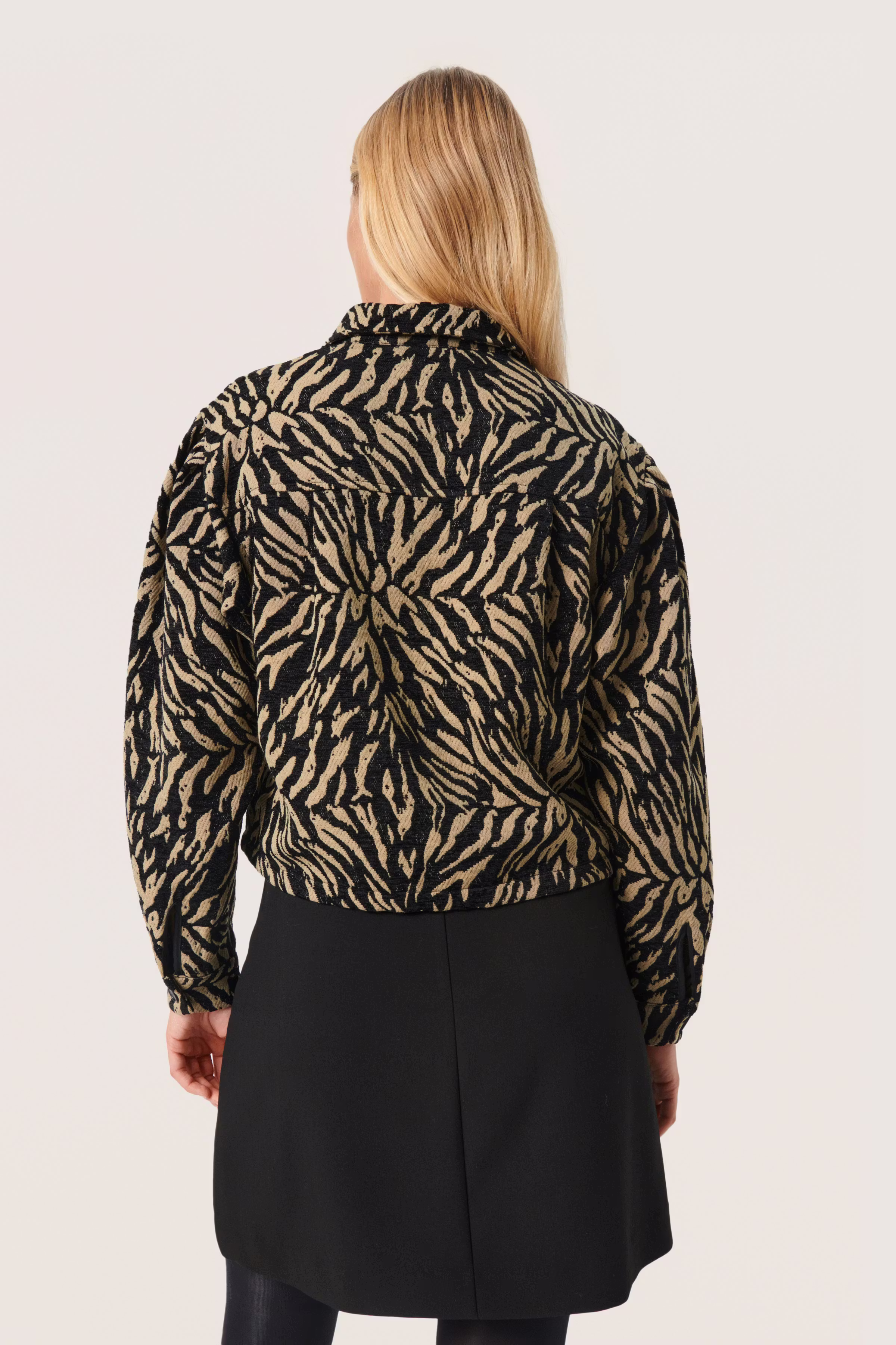 SLLylia Casual Jacke LOOKBOOK BACK 30407240-302585