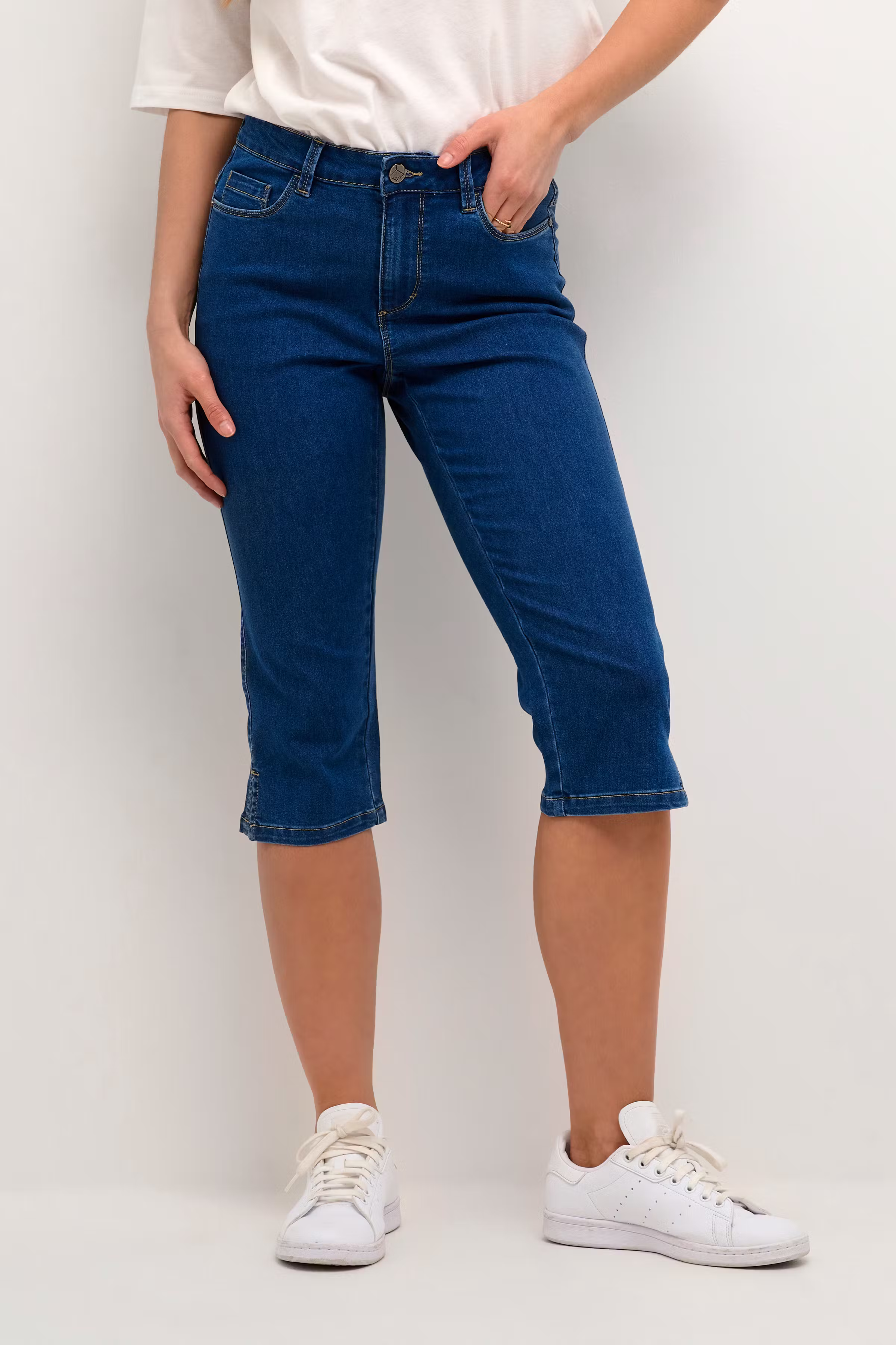 KAvicky Capri Jeans LOOKBOOK FRONT 10505521-103758
