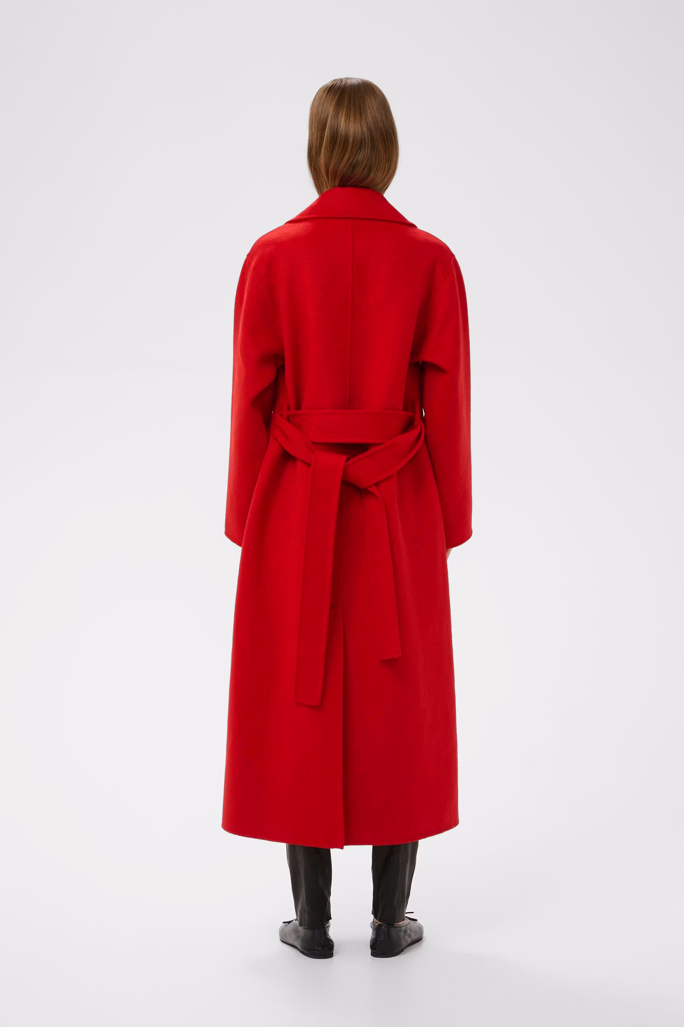 YillaIW Mantel LOOKBOOK BACK 30110608-181553