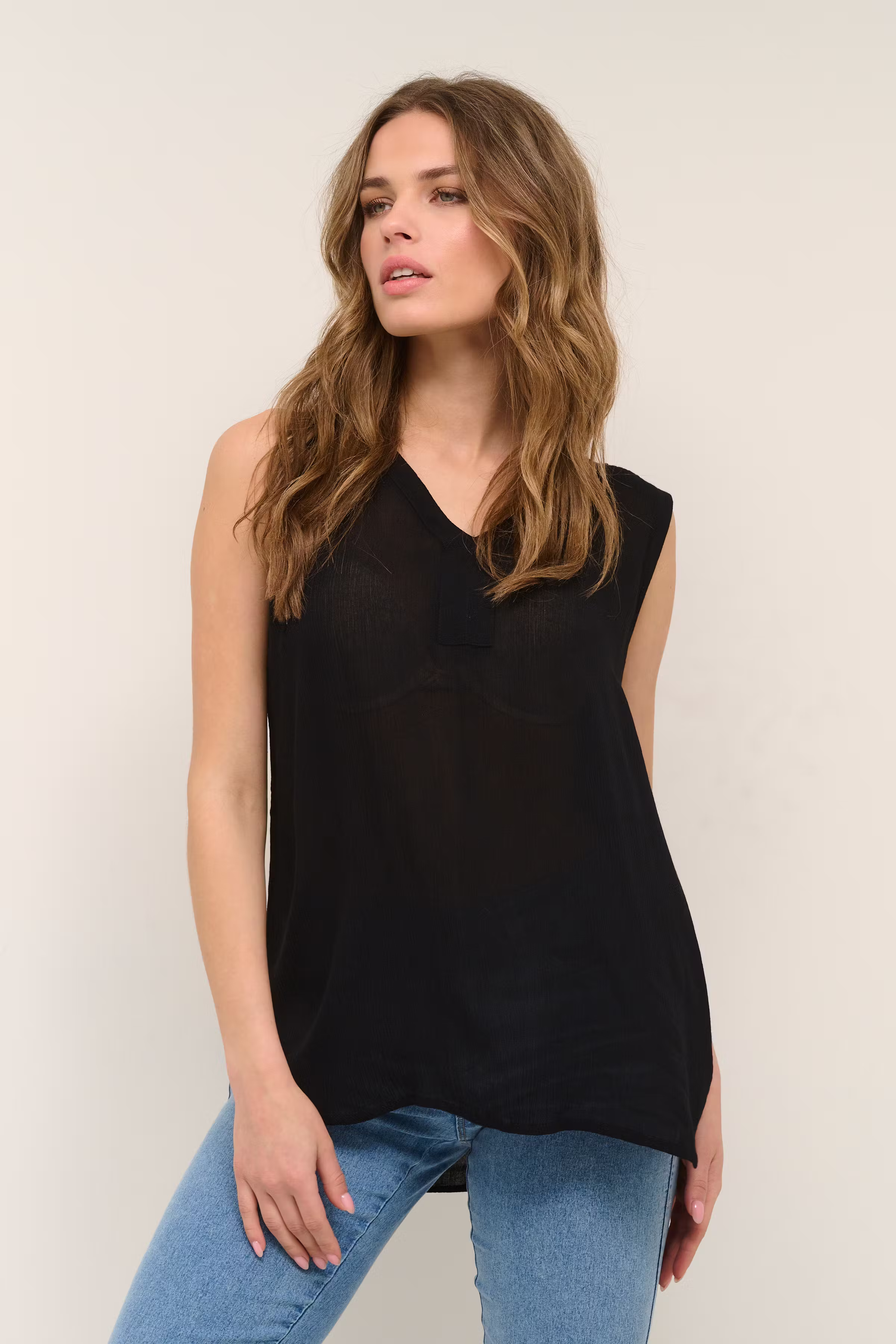 Amber Blouse LOOKBOOK FRONT 501035-50600