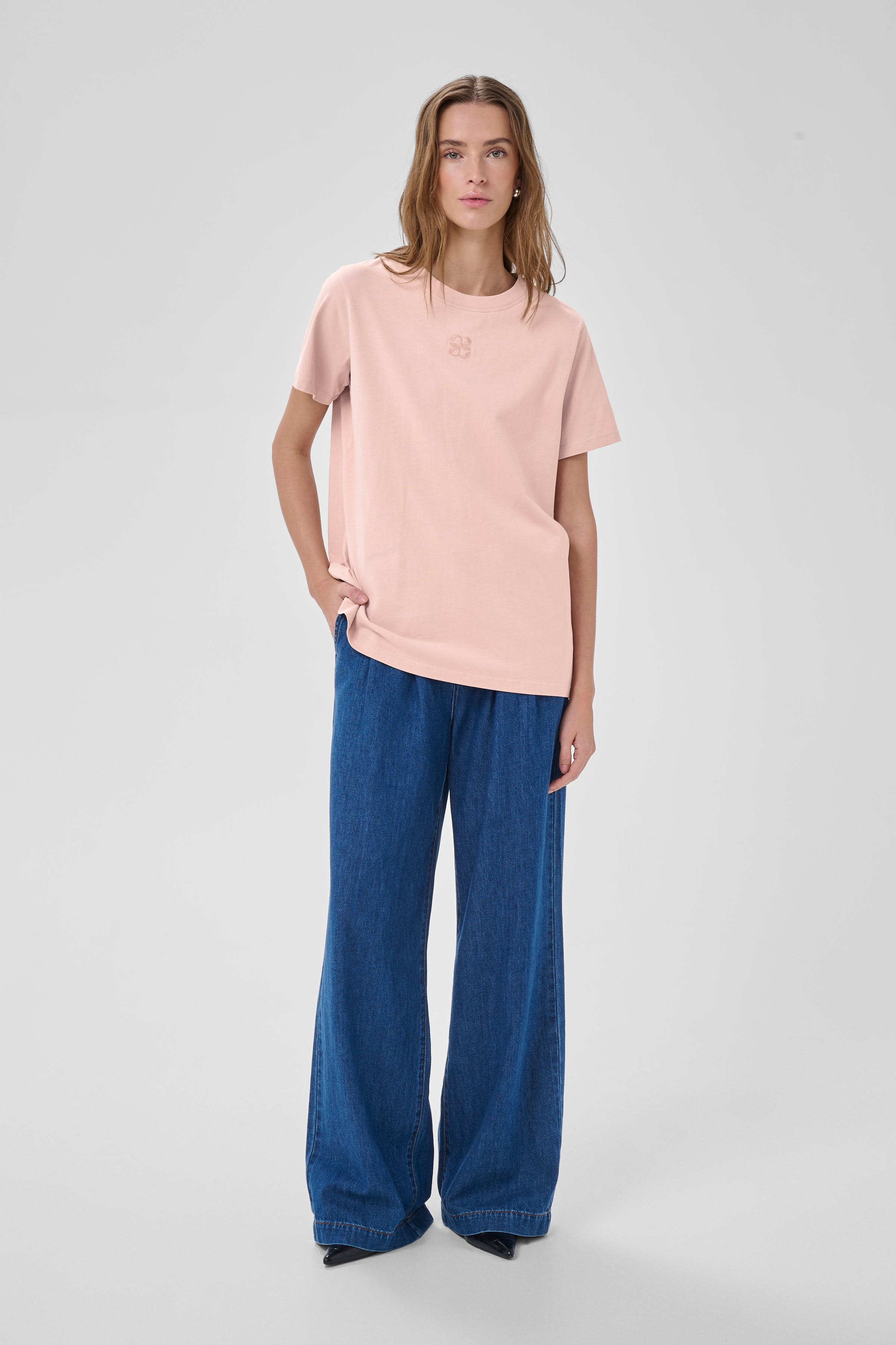 SeattleMW Logo T-shirt LOOKBOOK FRONT 10704898-109263