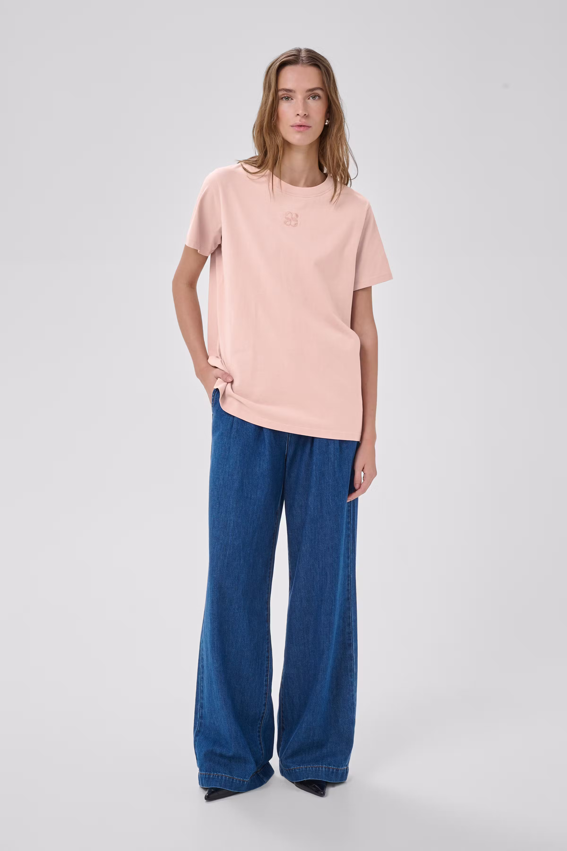 SeattleMW Logo T-shirt LOOKBOOK FRONT 10704898-109263