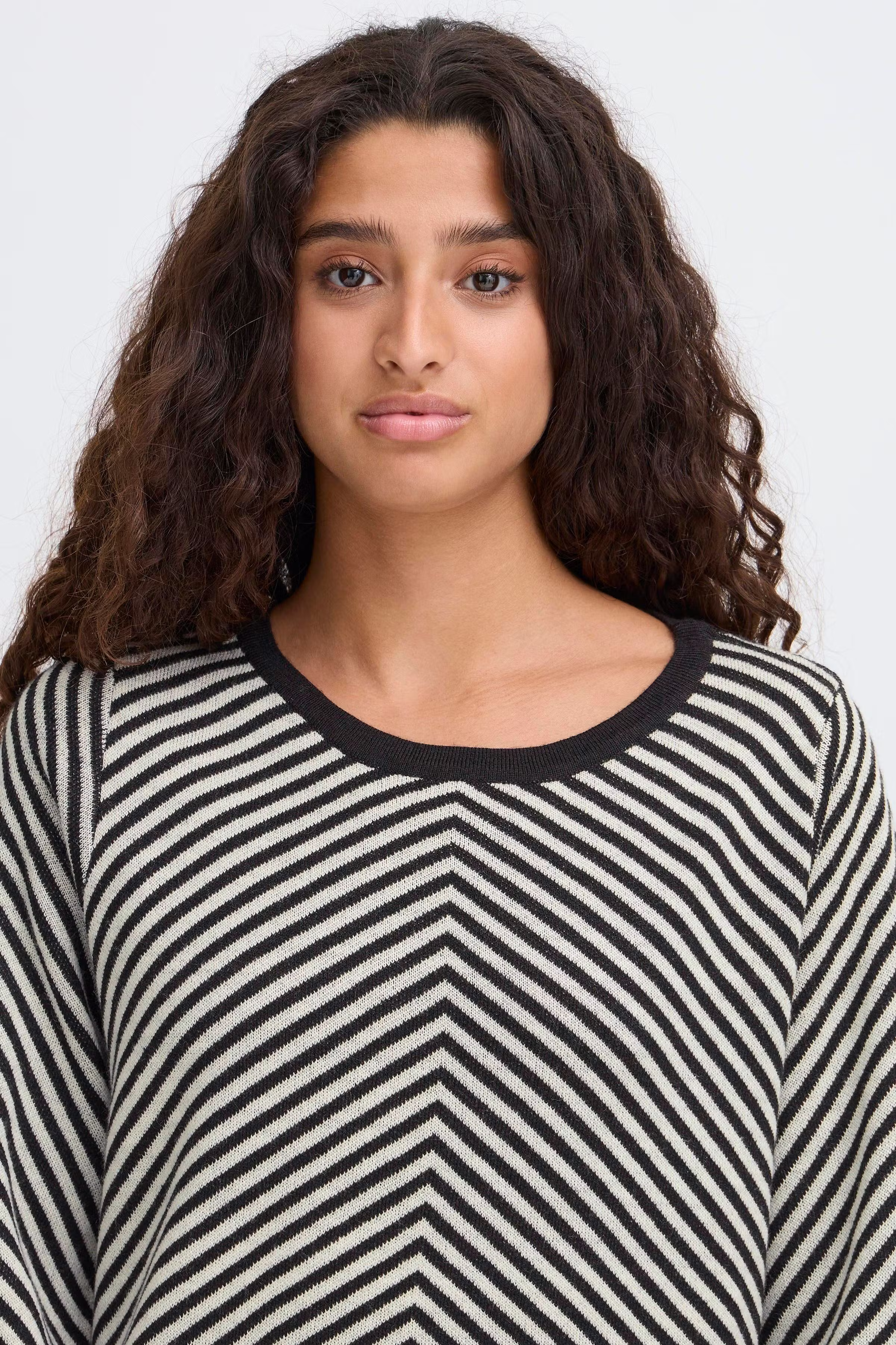 IHCORANNA Kjole LOOKBOOK DETAIL 20124513-194008