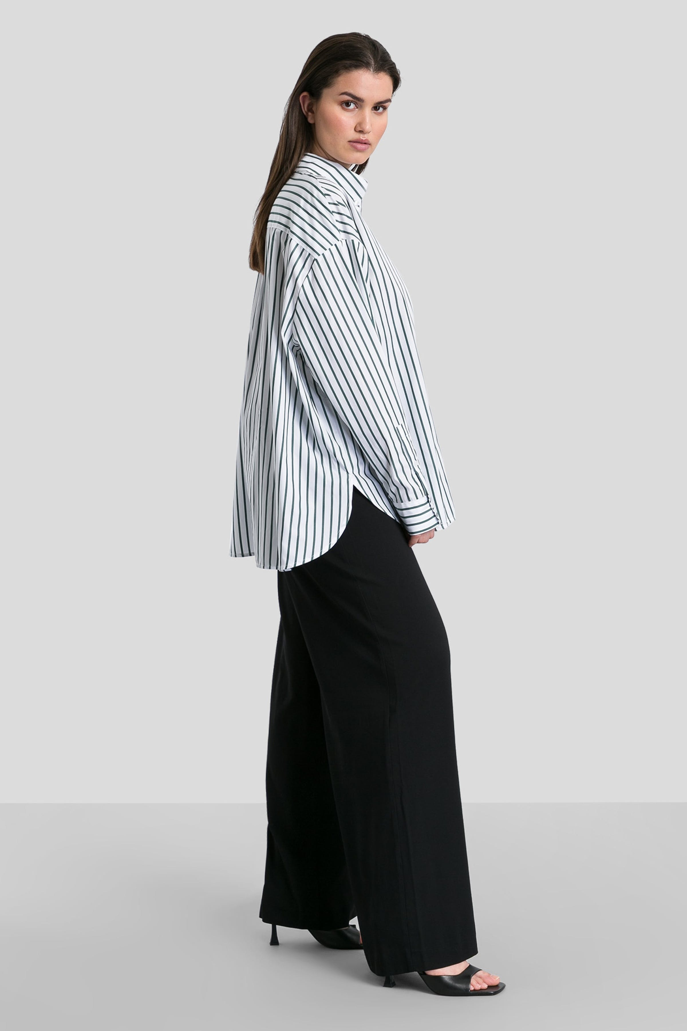 BETHANY Blouse LOOKBOOK FRONT 30600218-MC2100