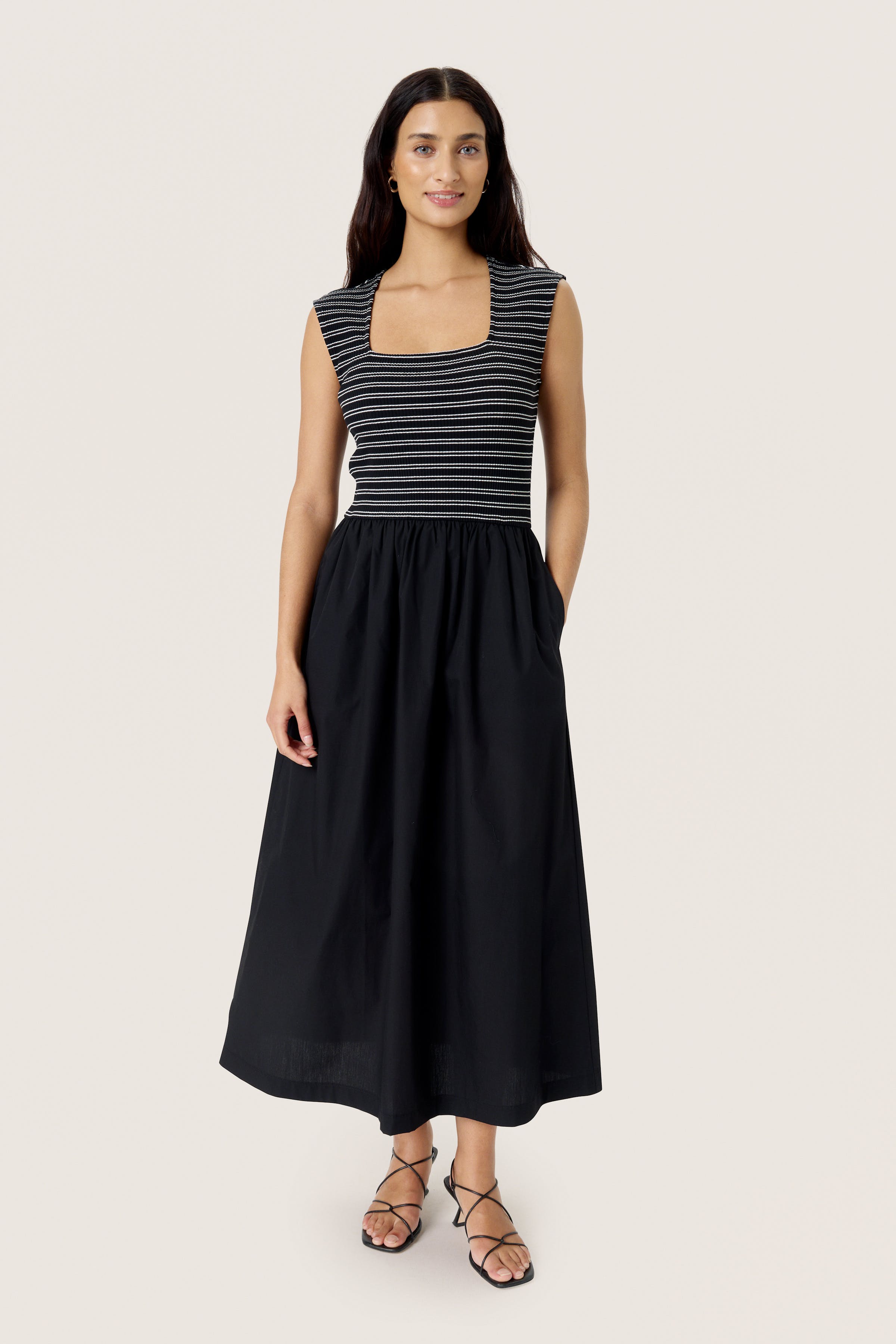 SLSimone Kjole LOOKBOOK FRONT 30408674-194008