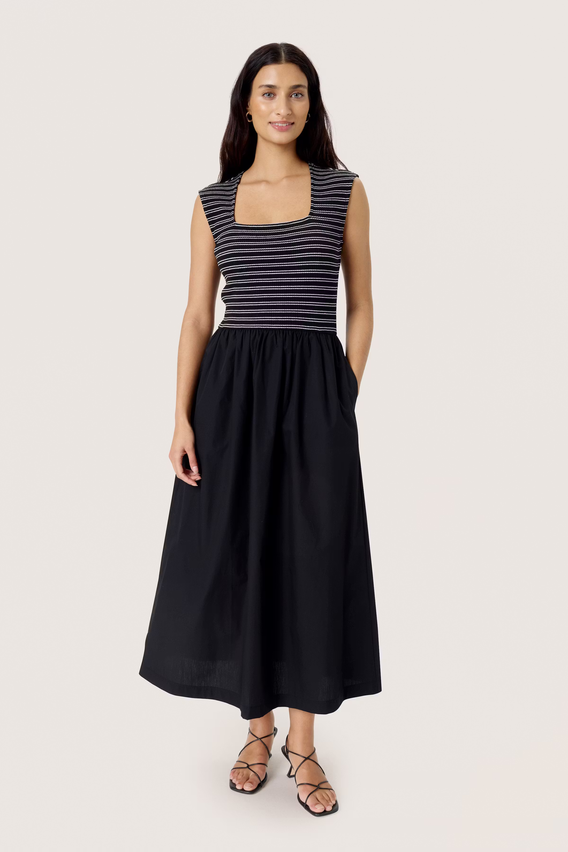 SLSimone Jurk LOOKBOOK FRONT 30408674-194008