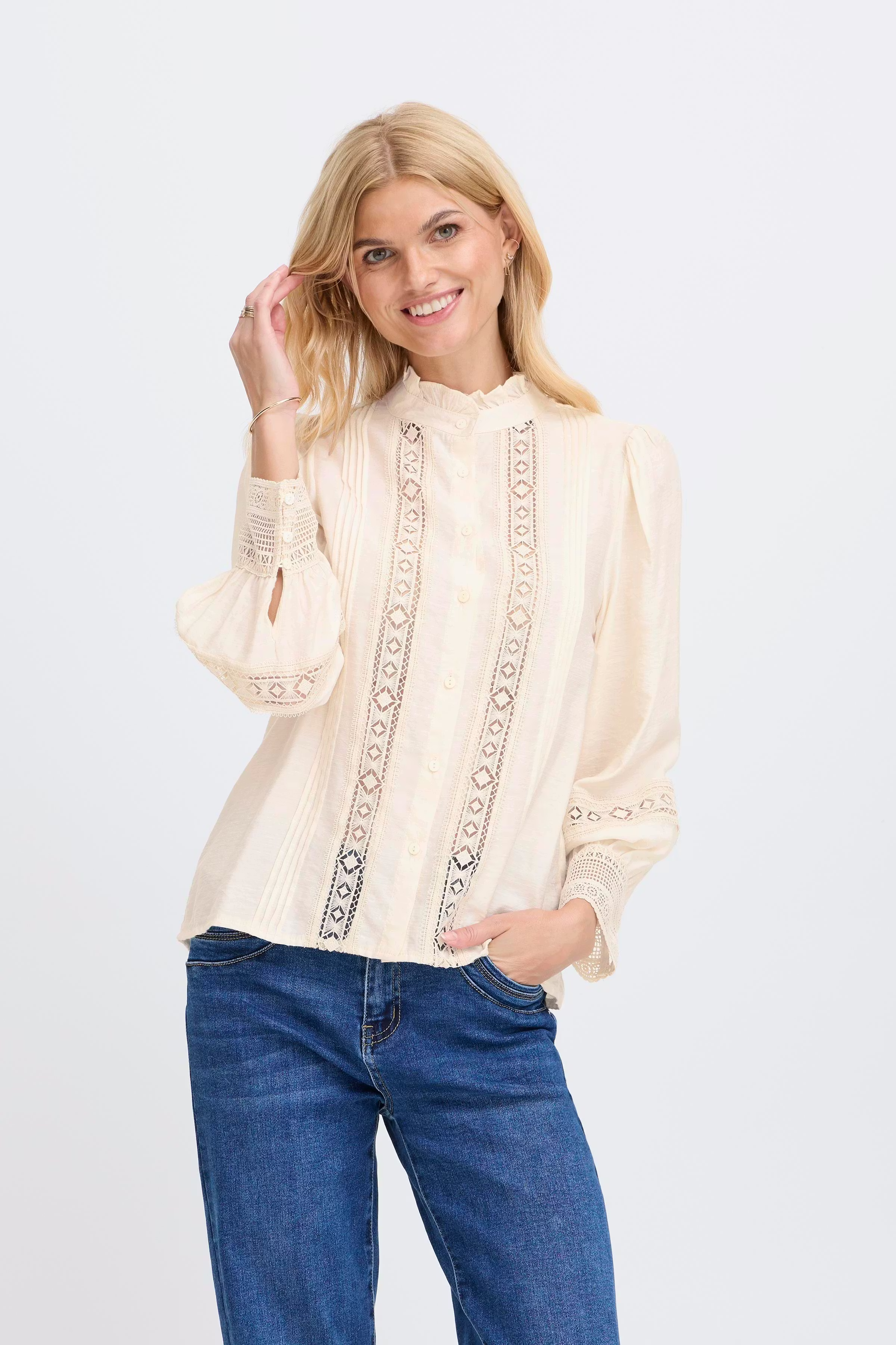 SBBISONA Bluse LOOKBOOK FRONT 22100827-110105