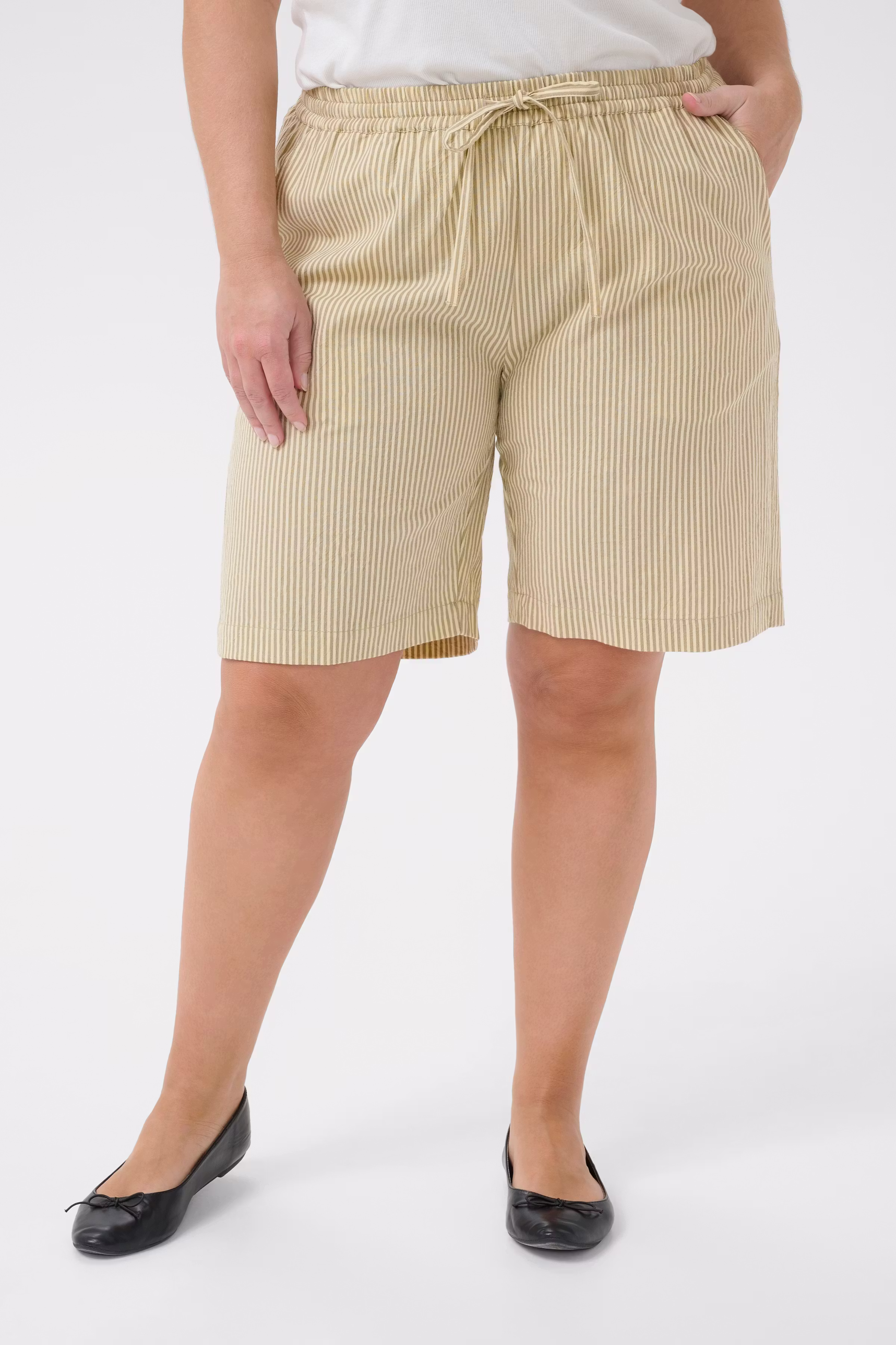 KCnana Shorts LOOKBOOK FRONT 10583309-107706