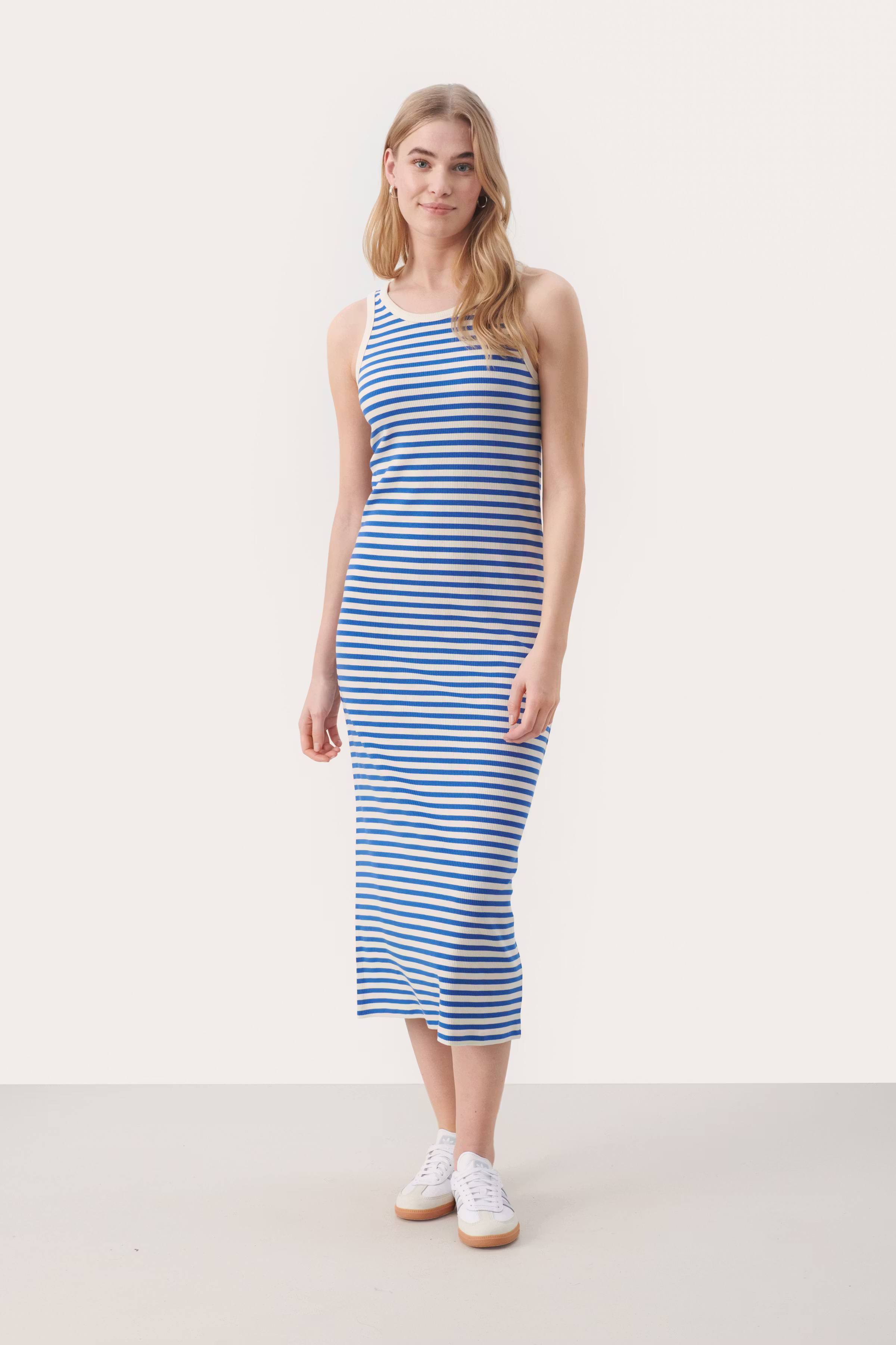 GarittaPW Langs Chleid LOOKBOOK FRONT 30308636-302915