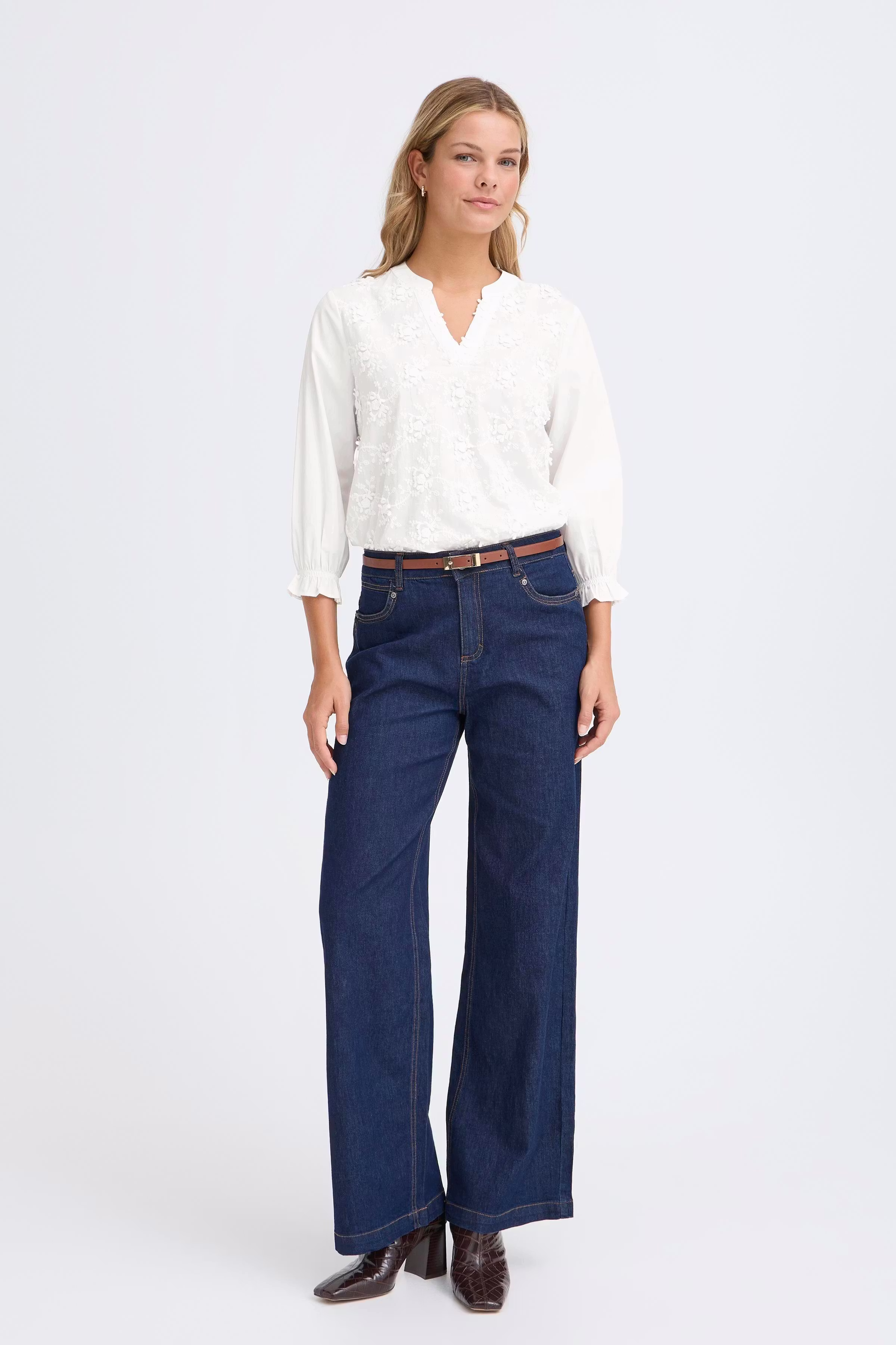 FROBBIE Bluse LOOKBOOK FRONT 20617435-114800