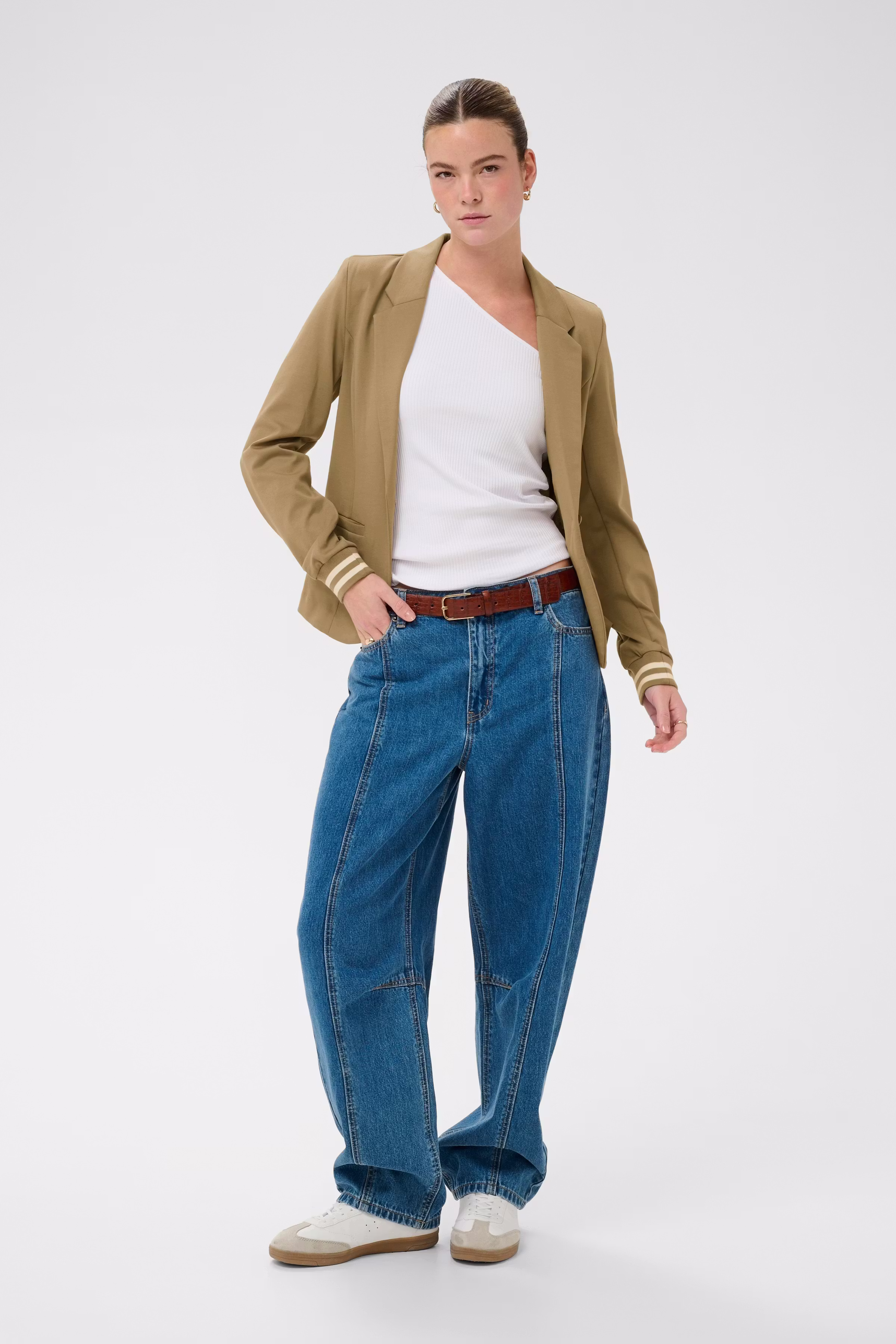 Kinnie Blazer LOOKBOOK FRONT 10550800-109190