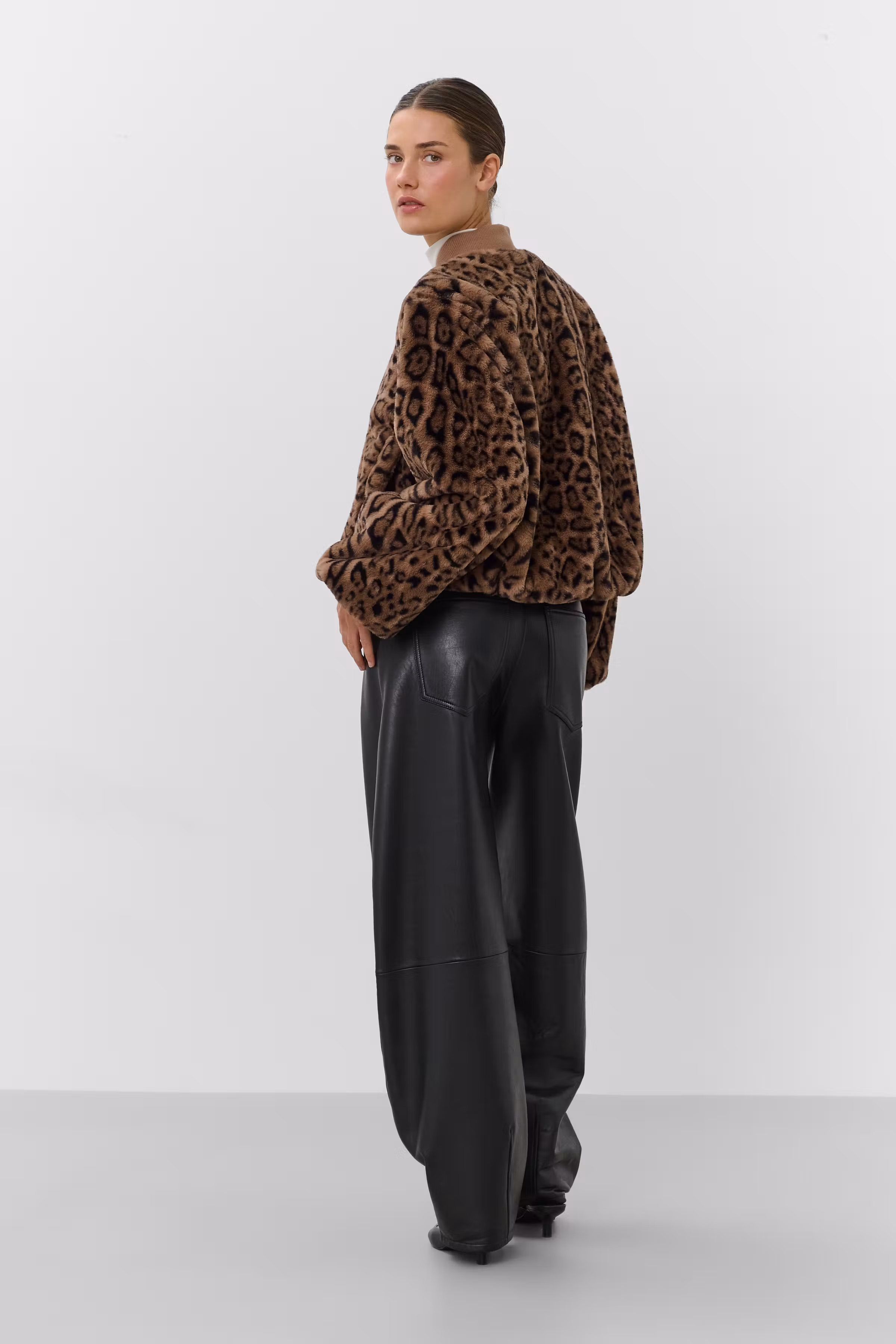 SLLeona Outerwear LOOKBOOK BACK 30409649-305404