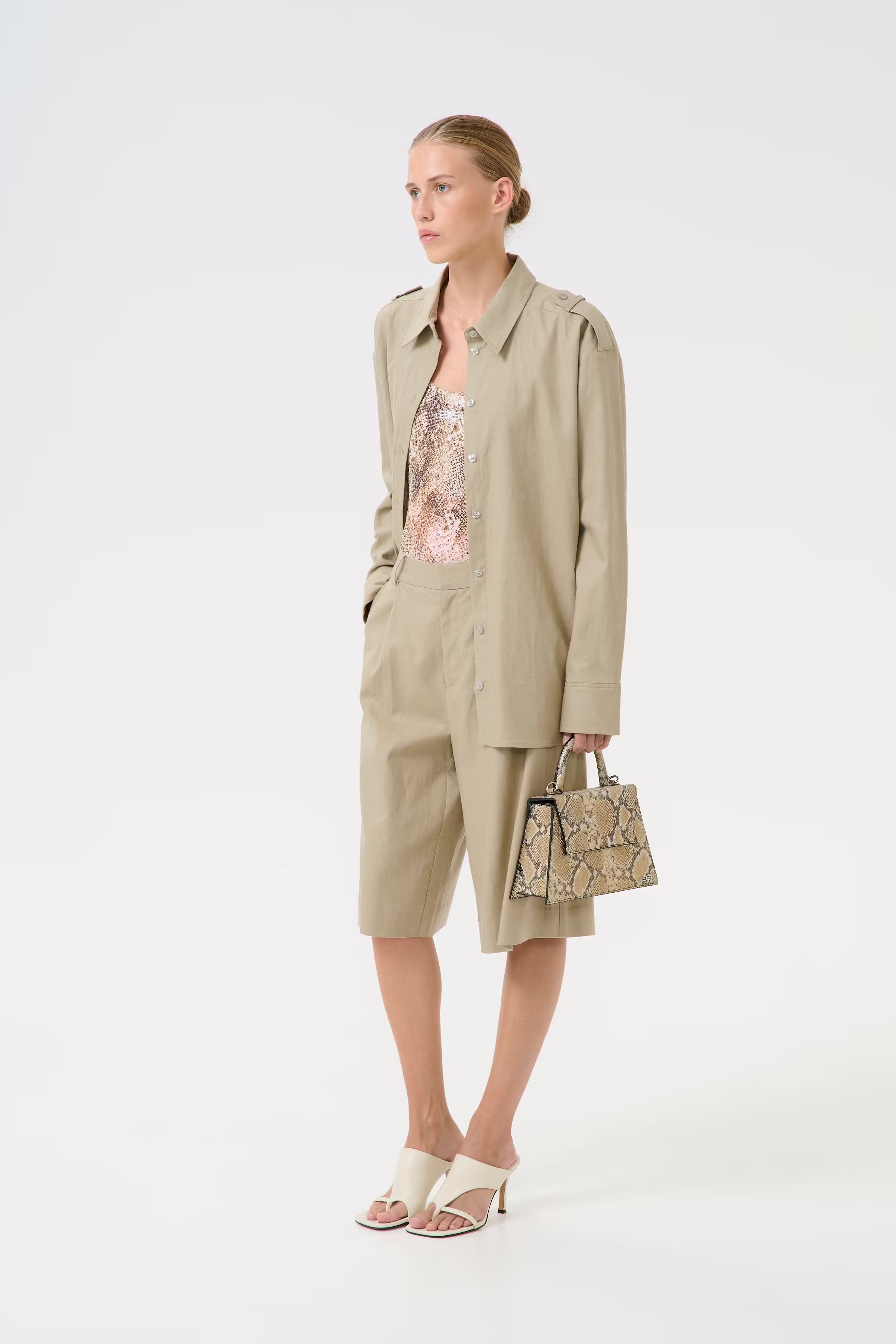 GZizza linen shorts LOOKBOOK FRONT 10910281-170510