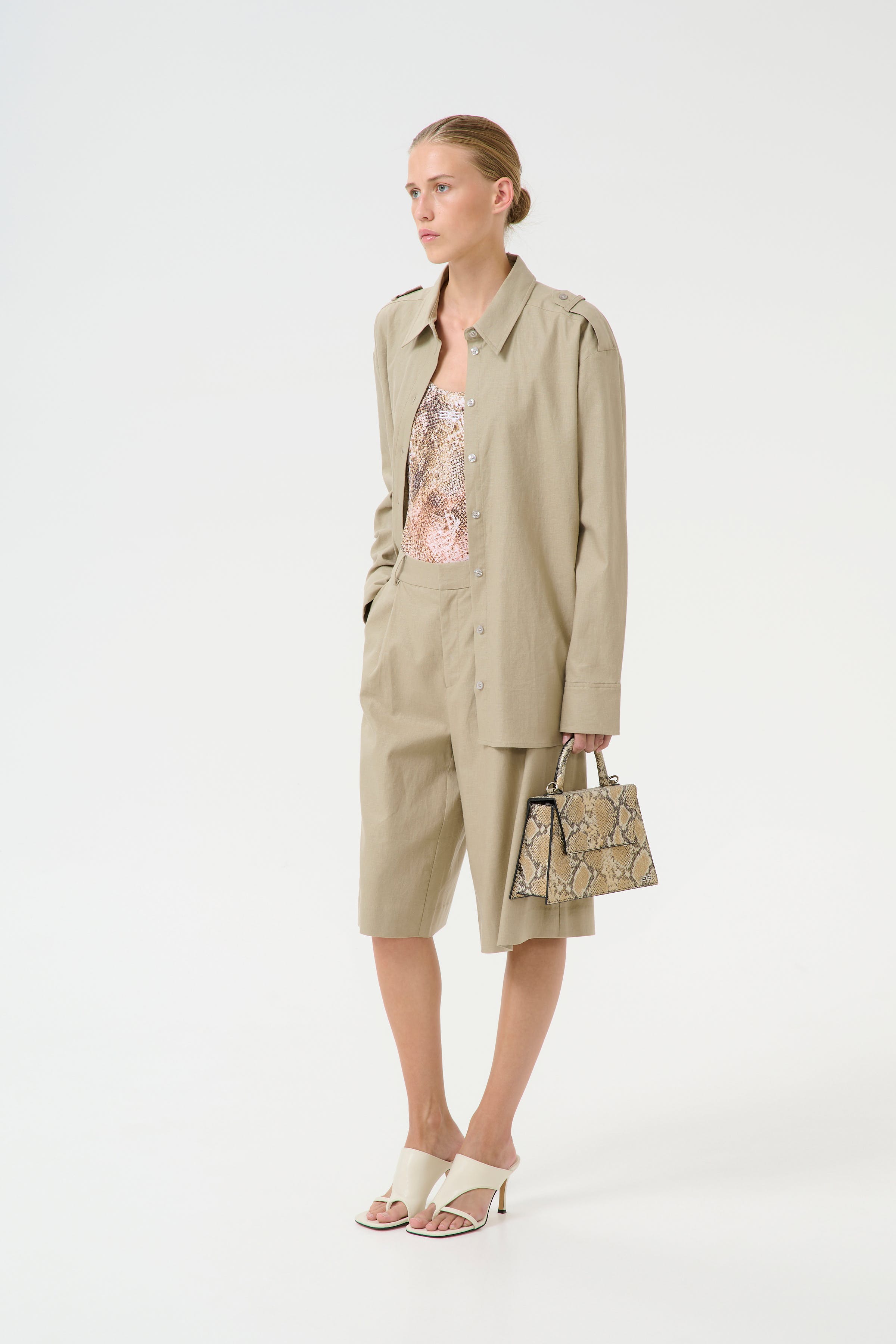 GZizza linen shorts LOOKBOOK FRONT 10910281-170510