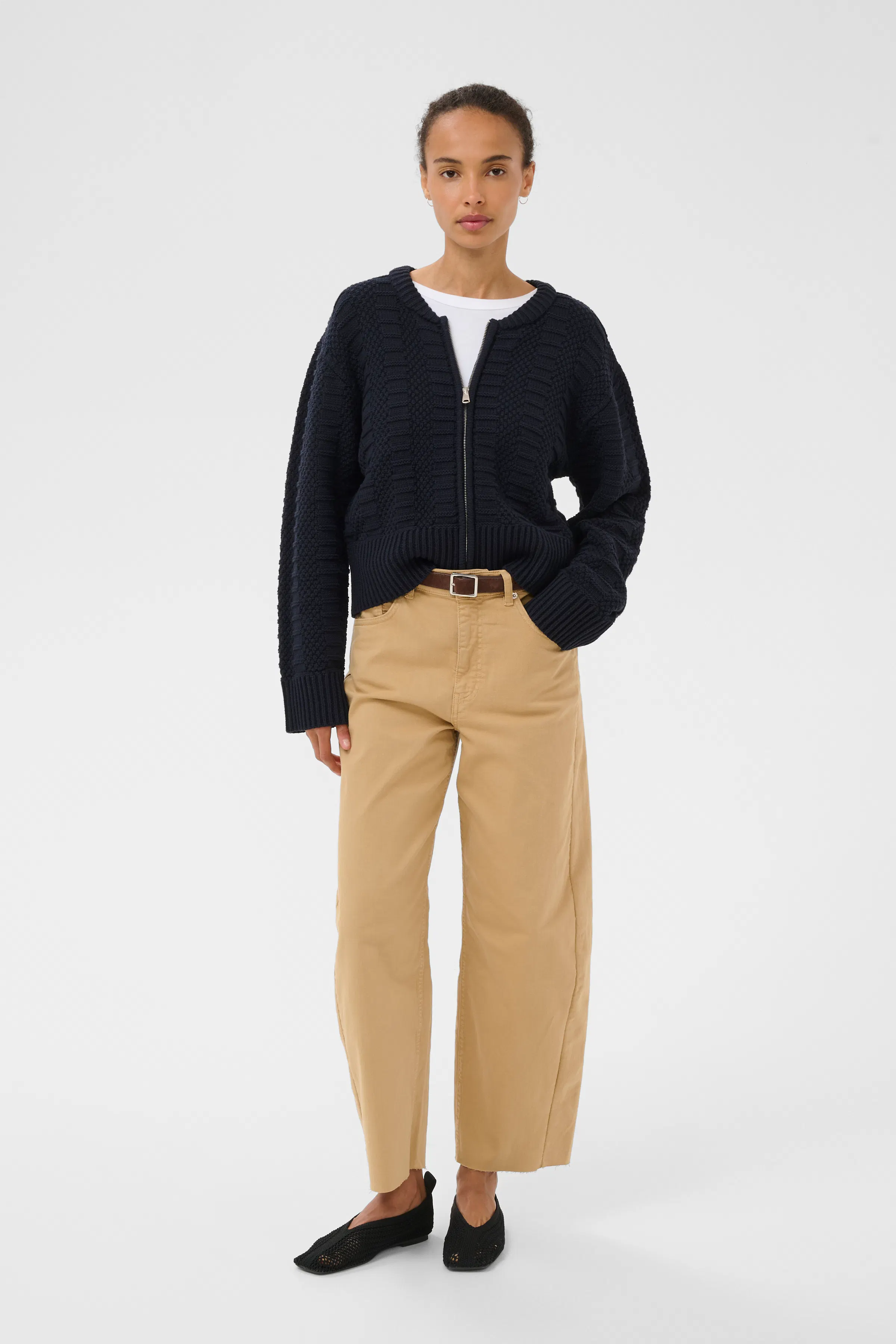 AnielaPW Cardigan LOOKBOOK FRONT 30310397-194013