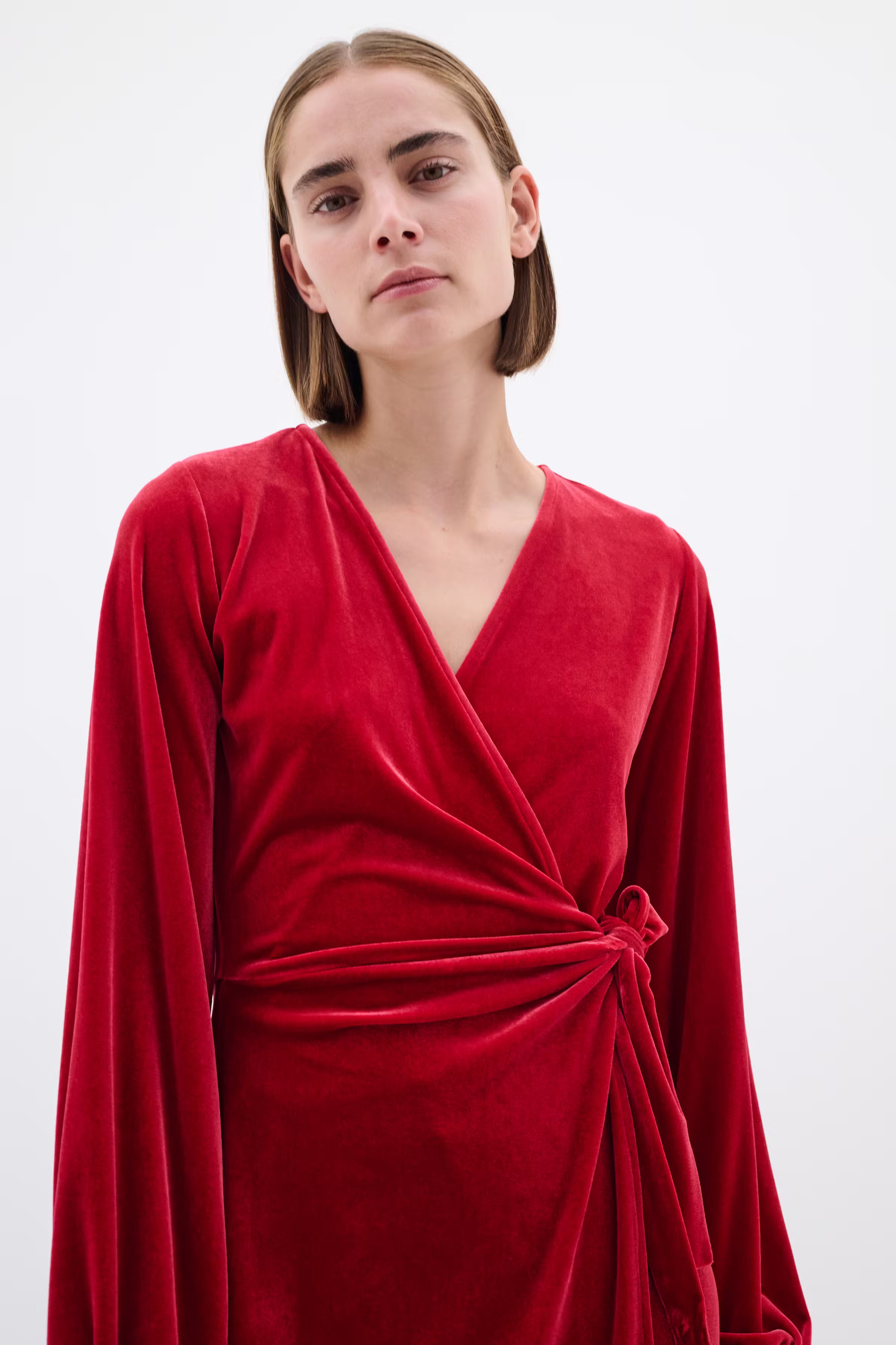 BrynnIW Goriel velours Wrap Kleid LOOKBOOK DETAIL 30110083-300421